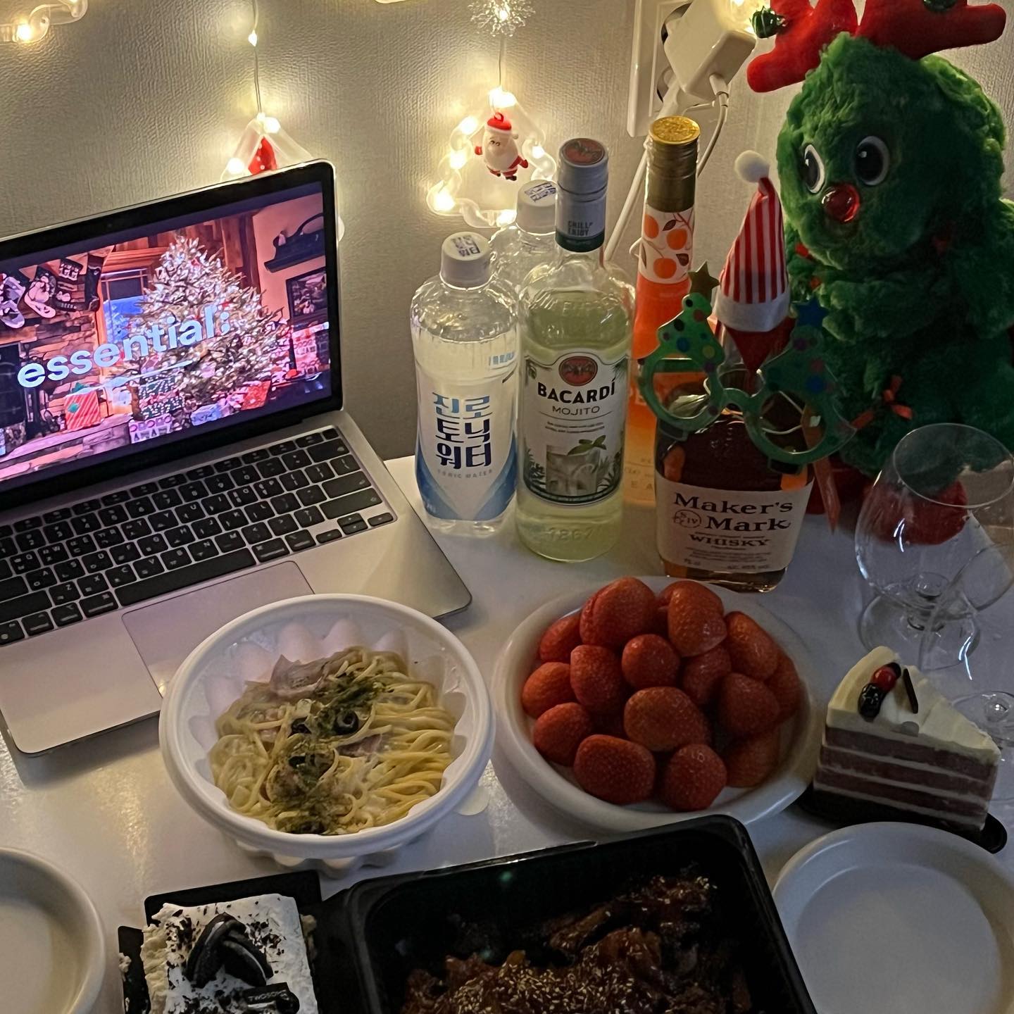 ❤️💚Merry christmas💚❤️🎄

#마커스마커 #위스키 #크리스마스 #파티 #연말 #크리스마스장식