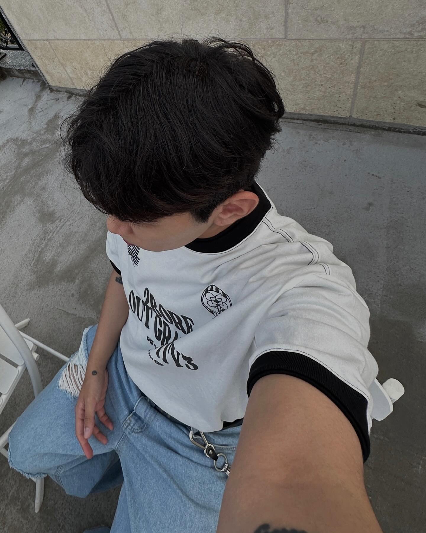 #협찬 addoff_official

MZ컷📸 이거 맞아?
mz 따라가기 힘드네ㅎ__ㅋ

#광고 #애드오프 #addoff 
#반팔티 #제품제공 #제품협찬