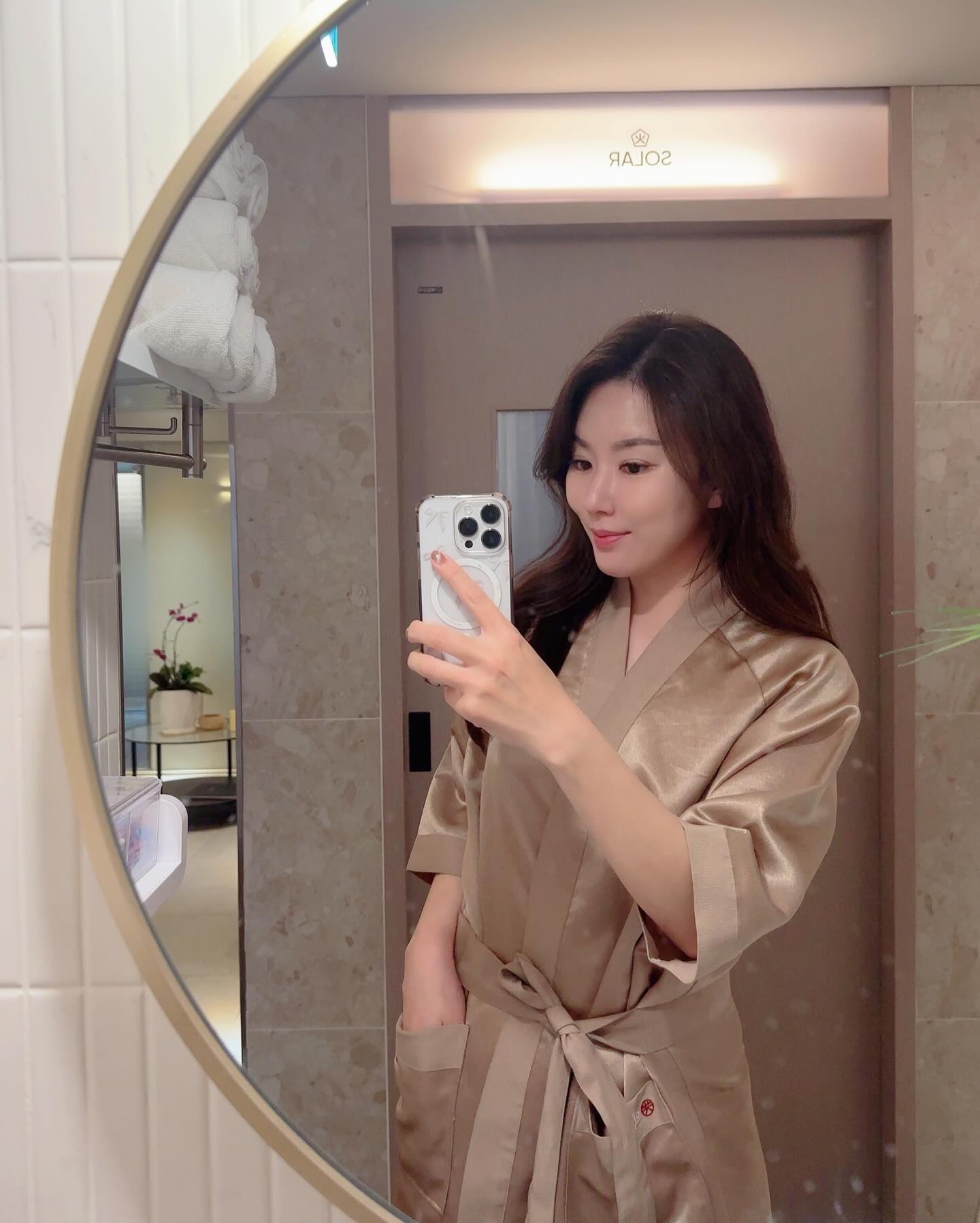 #협찬 #약손명가 

오늘은 약손명가에 힐링하러왔어요 

전 약손명가 초창기때 엄청 다녀서 얼굴 작아지는 효과를 봤던터라 너무 좋아하는 곳이지요

오늘은 맞춤관리 A를 선택해서 받으러왔는데요 

컨디션, 고민별로 관리 선택할 수 있어 만족도가 아주 높아요 

얼굴, 상체, 등가슴복부, 쇄골, 팔, 등체험 가슴관리까지!!
올때마다 골라서 관리받으면 된답니다!!!!!

작은얼굴, 동안얼굴, 이목구비관리에 최고인곳이죠^^
 
1회만 관리받았는데도 눈에 띄게 변화가 생긴거 보이시나요^^ 

전  바로 보이는데^^ 히히 

개봉역에서 너무 가깝고 지하주차장이 있어서 너무 편하답니다 

지점 내부가 넓고 쾌적해서 더 좋아요

직원 모두 전문학과 졸업, 약손명가 교육 이수하신 분들이라
믿고 오시면 됩니다^^
 

ys__gaebong 

#약손명가개봉역점 #개봉동피부관리 #이중턱맛집 #개봉동 #개봉역 #구로구