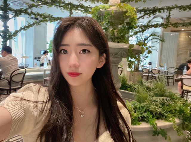 예빈 on Instagram: "#광고 어디에나 매치 가능하고 포인트주기 좋아서 맘에 딱 들어버린 실버 목걸이 ! 여름에 데일리로 쭉 착용하기 좋을 것 같은 디자인이고 착용감도 가벼워서 추천해요 안