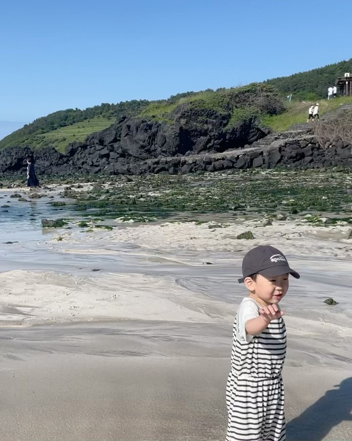 유준이도 우리도 제주에서 가장 행복했던 순간, 함덕 해수욕장에서의 추억💙 모래위 물위에서 신나게 뛰고 웃고 즐거웠던 시간
날씨 따뜻해지면 또 가자🫶🏻