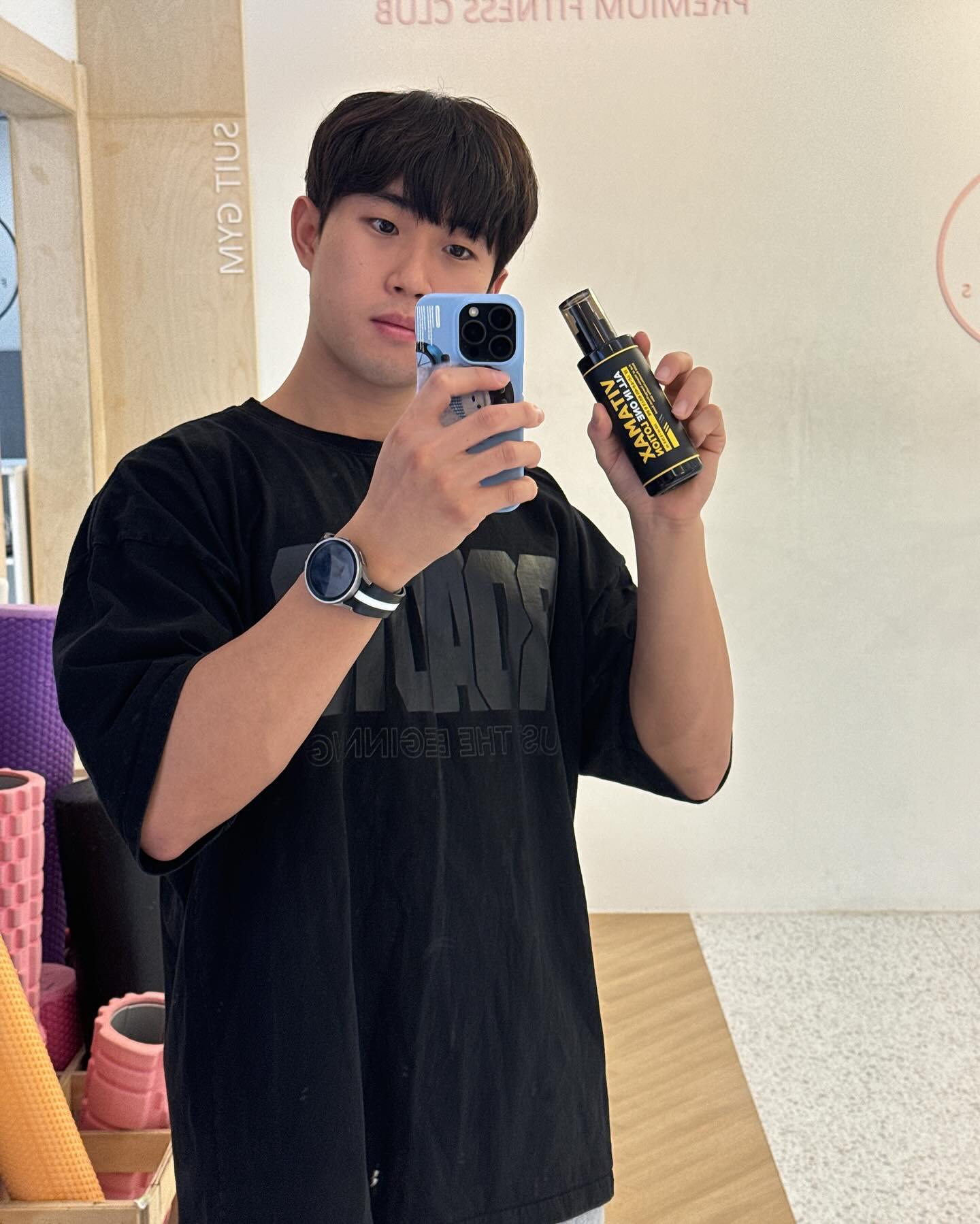 #협찬 #비타맥스 mip_guys 

남성 뷰티 브랜드 ✨MIP✨에서🧴비타맥스 올인원 로션을 보내주셨어요! 사회초년생, 군인분들 하나로 쉽게 잘생겨지는 관리 필수템 추천드립니다👍👍

멀티비타민 12종의 성분으로 얼룩진 피부를 맑고 깨끗하게 개선하며,하나로 촉촉하게 마무리! 

🙆‍♂️피부 타입과 성별에 상관없이 데일리 케어가 가능하고 끈적임없이 하나로 편안하게 관리할수있어 너무 좋았어요🤭 

️🌟올리브영에서 쉽게 구매가능하다구‼️
 
💁‍♀️여성분들께는 아버지, 남자친구 또는 남편에게 선물하기 좋은 제품으로 추천드립니다.

💪상남자 김지훈‘s PICK 멀티 비타민 올인원로션
🔹️ 빠른흡수, 편리한사용성과 촉촉함 
🔹️ 임상으로 검증된 남자 얼룩 케어가능
🔹️기미+어두워진 피부톤+주름까지 케어가능

#올리브영남자올인원 #mip #미프 #비타맥스 #올인원로션 #20대남자선물 #군인선물 #kbeauty #vitamax #oliveyoung #관리하는남자 #피부관리 #로션추천 #올리브영추천템