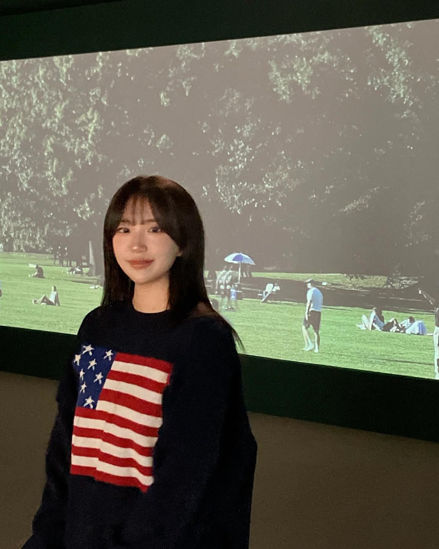 다들 크리스마스 잘 보내셨나요! 늘 뒷북치는 저지만 좋아해주시는 여러분들 새삼 감사합니다🎅🏻🎄☃️ 새 신발 신고 다녀온 전시가 너무 좋아서 공유해요.. 평소에 수직에 살고 수평에 죽는 저에게는 너무나도 가슴 뛰는 전시였어요.. 내년 3월31일까지 전시하니 꼭 추천 드립니다! 어떠한 것을 사랑하고 열정있는 사람의 사진은 사진만 봐도 그 마음까지도 느껴진다는걸 배운 하루였네요 모두들 24년도 열렬히 사랑하세요🩵