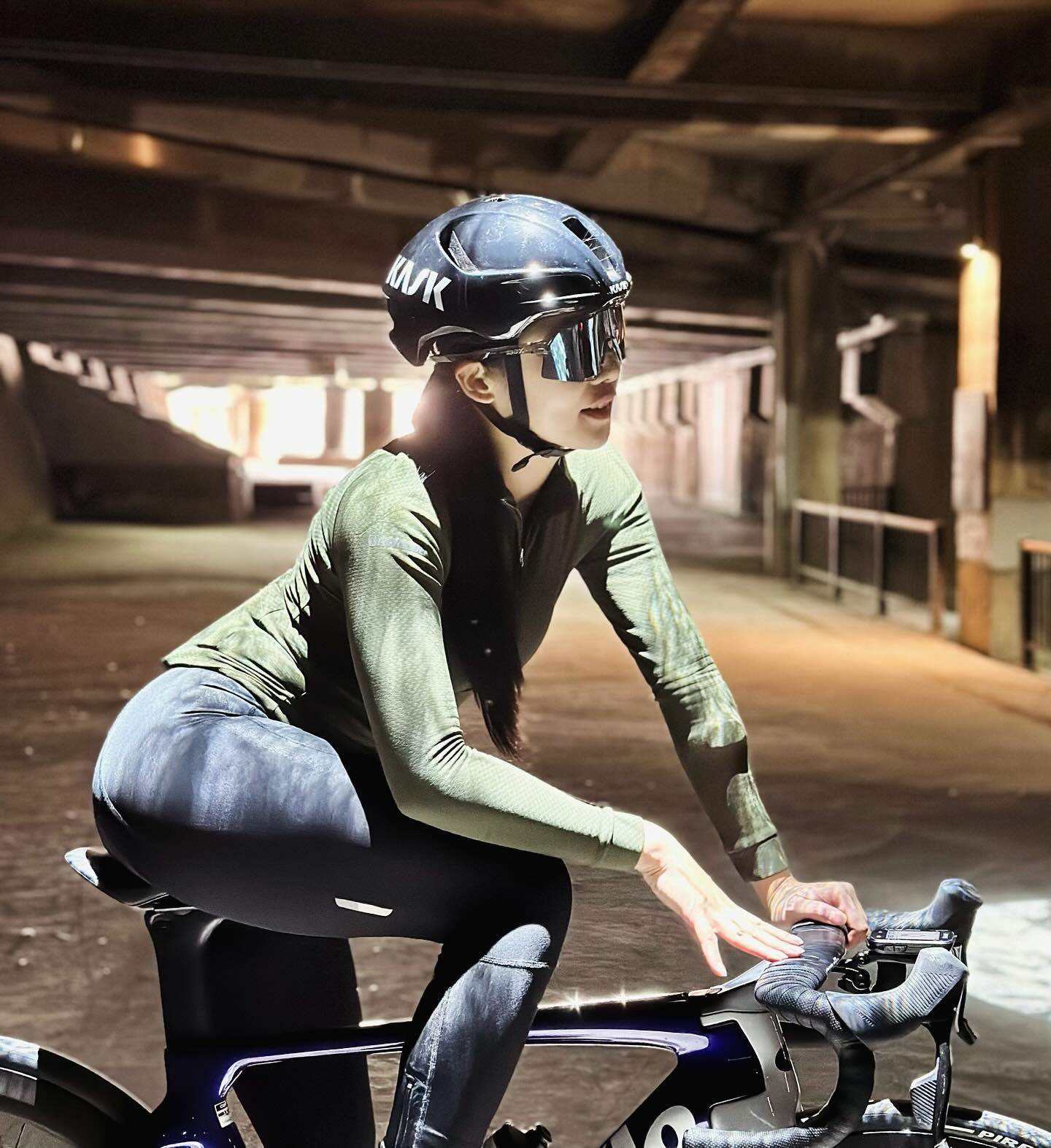 내가 앉아있는 안장은 안타레스00👀,,🔥

cephas_official fizik_kr
#자전거안장 #bikesaddle #fizik 
#fiziksaddle #saddle #fizikantares00
#antares #vento #피직안장 #피직안타레스
#안타레스00 #페달링 #케이던스 #cyclingwomen 
#자전거 #운동하는여자 #개엄마일상