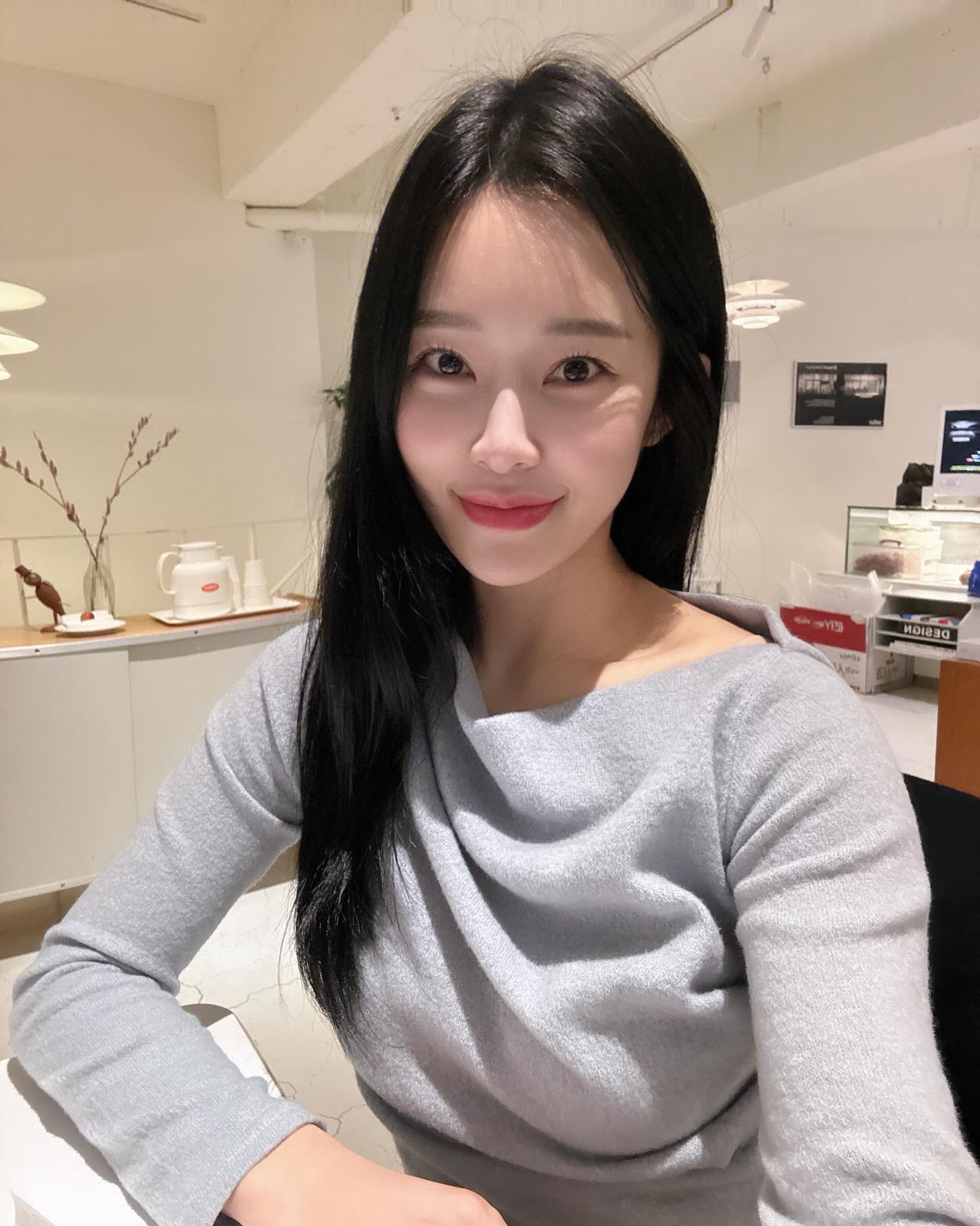 오랜만에 아빠랑 동생이랑 데이뚜 🍎☕️

여기 예쁘네 커피도 담백하고 맛있엉