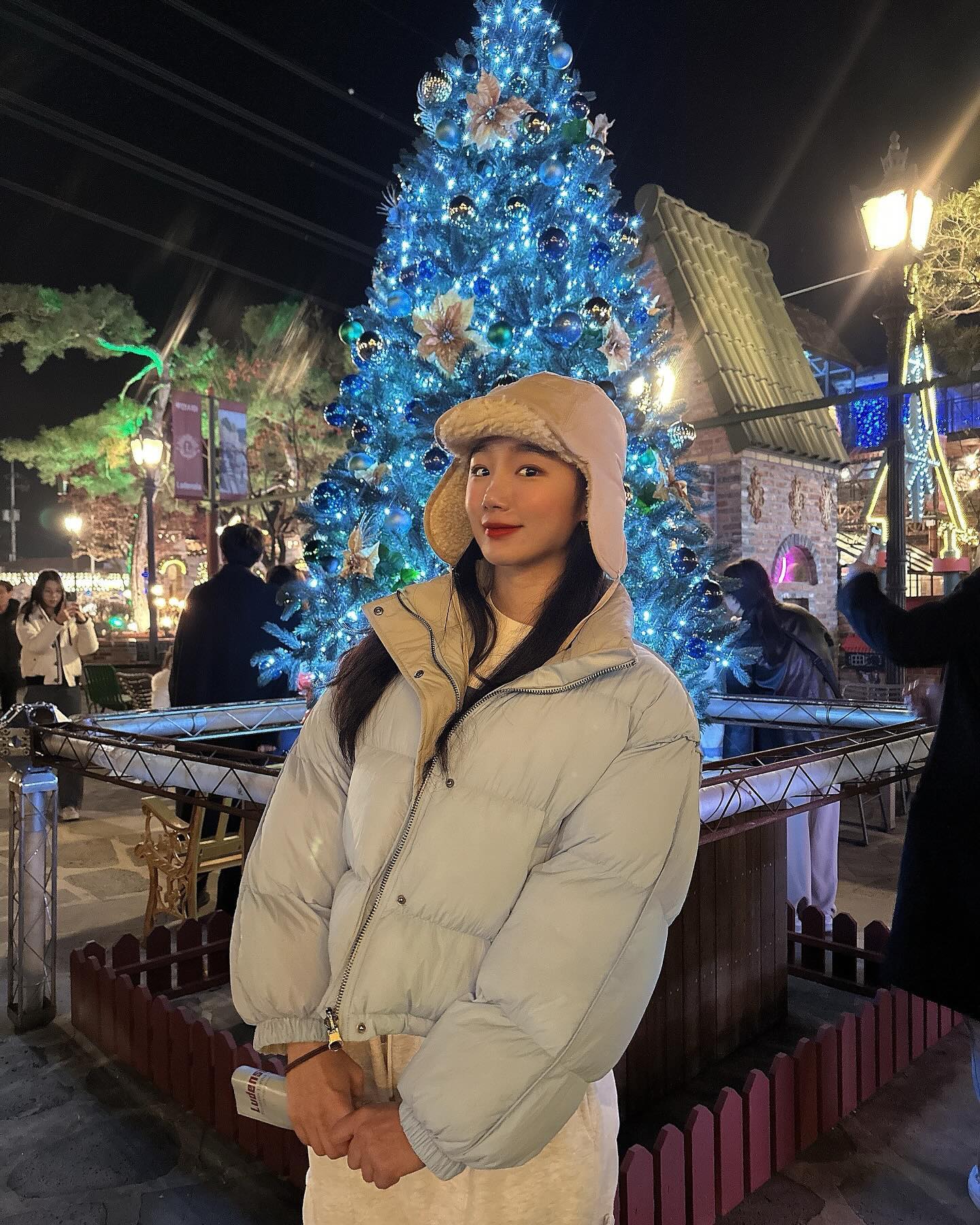🩵🎄🩵
난 12월이 좋더라
한해를 마무리 하는것도 좋고
새해를 기다리는것도 좋고
내 생일도 있고 무튼 좋앙😝

#12월 #연말 #크리스마스트리 
#루덴시아 #드라이브코스 #주말갈만한곳 
#selfie #fyp #주말좋아