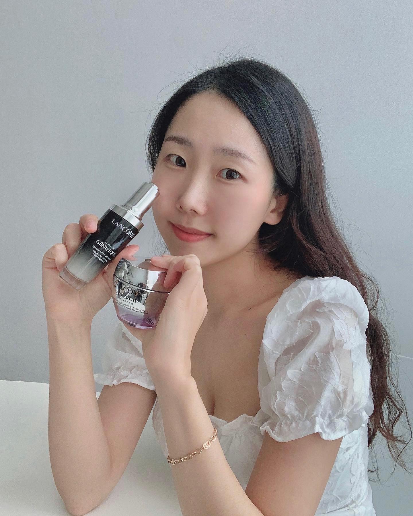 #광고 lancomeofficial 
어려보이는 피부 관리를 위한 랑콤 #탄력동안듀오
제니피끄 세럼 & 레네르지 크림으로 토탈 안티-에이징 효과 경험하고 있답니다…💜

특히 둘을 같이 쓰면 더욱 더 시너지가 좋은데요! 제니피끄 세럼의 2배 더 빠르게 대응하는 피부 장벽 리페어 효과와 레네르지 크림의 탄력 개선 효과가 서로 만나 빠르고 부드럽게 스며들어 피부 속부터 탱탱하면서도 탄탄하고 매끈한 피부결을 선사해줘요 ㅎㅎ 덕분에 사용하면 사용할 수록 완전 만족…* 

건강하고 어려보이는 동안피부를 원한다면! 제니피끄 세럼 & 레네르지 크림과 함께하는 토탈 안티-에이징 루틴을 적극 권해볼게요 :) 

#랑콤 #제니피끄세럼 #3살동안세럼 #레네르지크림 #탄력광채크림 #15도탄력리프팅 #탄력동안듀오 #토탈안티에이징 #세럼추천