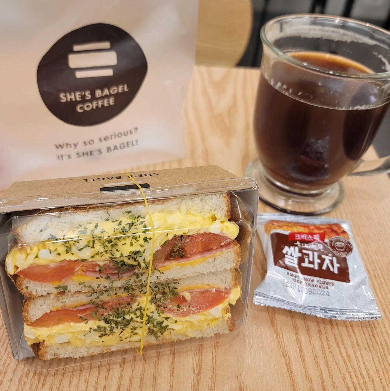 #신풍역 #신풍역맛집 #신풍역추천  #쉬즈베이글커피 #shesbagelcoffee 
.
친절한 서비스와 맛있는 #베이글 🥯 #토스트 🥪 #커피 ☕️ 가 있는 곳 🤗🤗🤗
기분좋게 한 잔 하며 늦은 점심을 즐기기에 너무 좋았어요~
또 올게요!😃
.
#간점 #간단한점심 #간저 #간단한저녁 #간식 #소풍 #도시락 #추천 
#신풍역도시락 #신풍역간식 #신풍역커피 #신풍역카페 #신풍카페 #신풍 #7호선