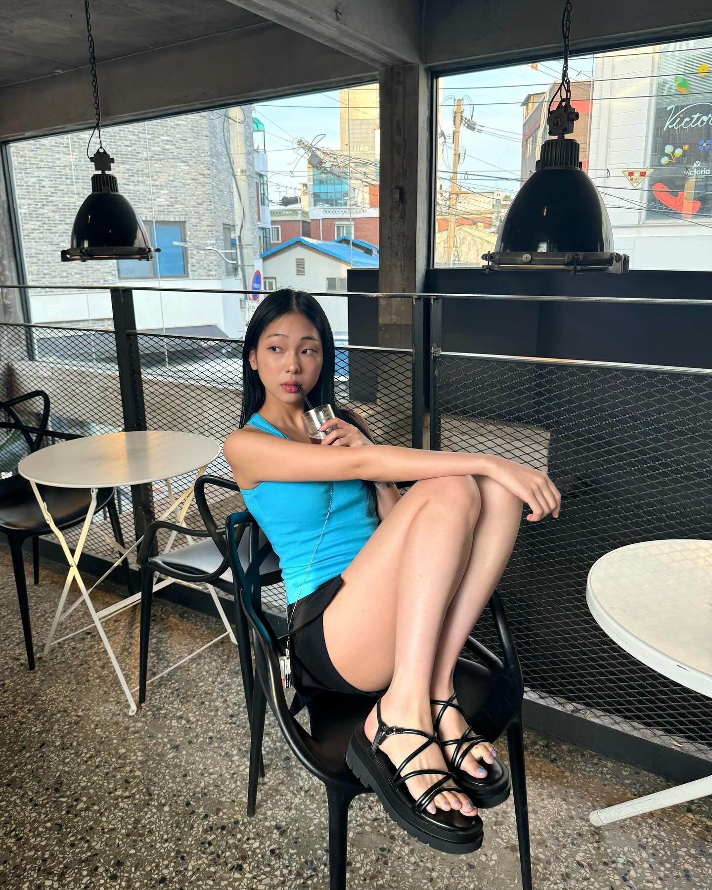 #광고 
솔트앤초콜릿의 cool한 느낌의 샌들 🌊🐬