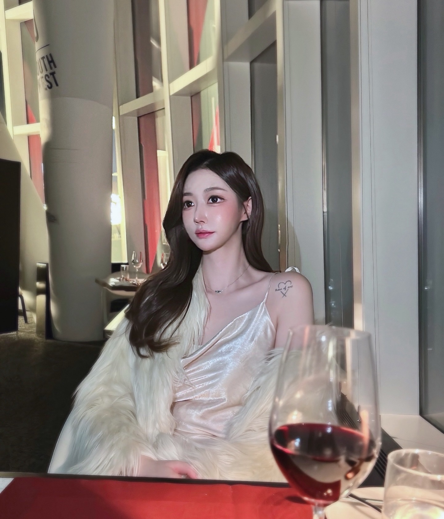 앞머리 없을 땐 자르고 싶더니 이젠 기르고 싶은 나란애 ,, ^^