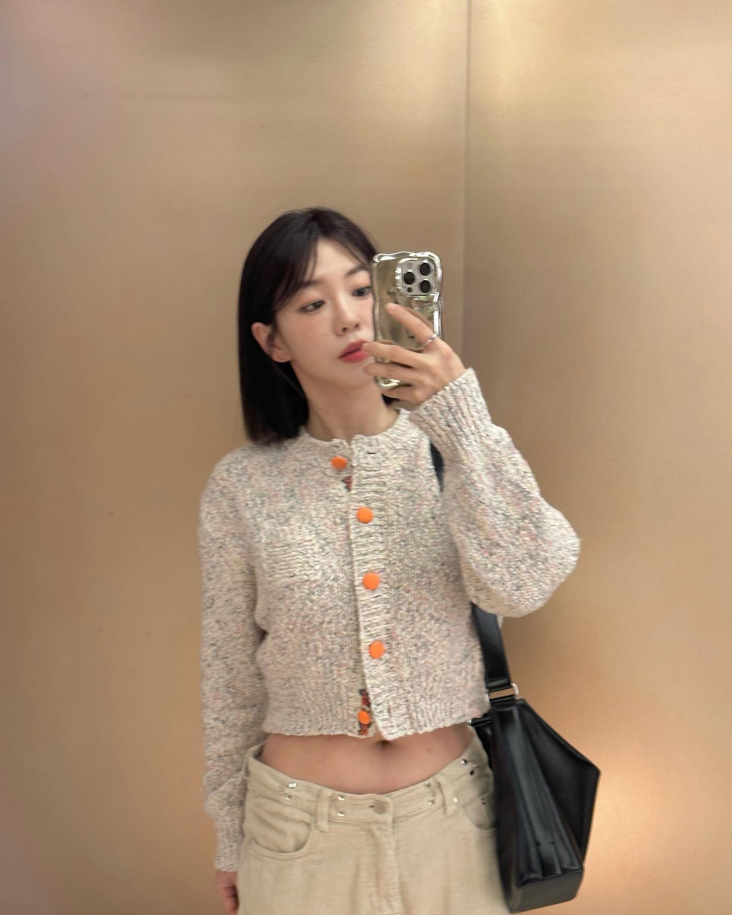 하프클리닉 2주차.... 아직 아랫배는 ing중입니다만..
엽구리라인이 정리된게 보이더군요.. 그리고 저 애증의 바지
허리 안집혀서 질질끌고 입었는데 이제 허리가 집히고도 살짝 남아요..🥹 다음주 일본여행 에서는 원장님이 식단하구 다 잘 먹어도
부담없게 해주신댔으니까 또 꾸준하게 다녀볼게요..🫶
-
#인천피부과 #구월동피부과 #하프클리닉인천 #하프컷 #인천다이어트 #지방분해주사 #지방분해주사후기 #지방분해주사효과