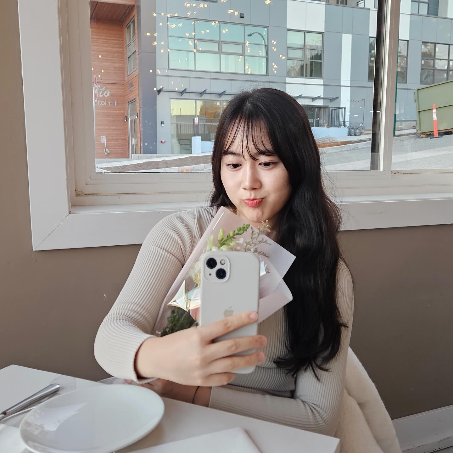 날씨가 좋아서 꽃을 주어요💐