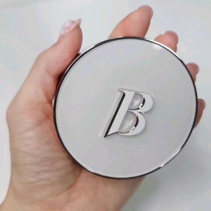 커버리셔스 얼티밋 화이트 쿠션!😍

모공까지 싹 없애줄 수 있는 쿠션이에욘ㅎㅎ
바른 직후에 앰플을 먹은듯한 촉촉함과 매끈함이 오래 지속되고‼️ 어디서든 피부 좋다는 이야기 솔~솔~

✅️ 뜨지 않아요!! 속건조 없이 편안한 표현

✅️ 높은 밀착력

✅️ 17호~22호까지 다양한 색상을 구할 수 있어요

🩷 요즘 지나가다 보면 학생들 사이에서도 유행하는 바닐라코 쿠션~~🩷 이번 추석에는 요걸로 들고 다닐 예정이에용~~😻