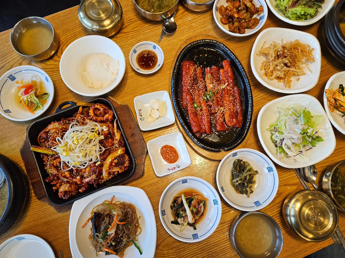 오늘은 내가 쏘는 날🥰 
2023년 1년동안 도와준 학부모회 임원분들 감사합니다🩷
흥부가에서 맛있게 냠냠😄
.
.
.
#흥부가 
#삼막사밥집 
#삼막사맛집 
#더덕구이
#흥부가더덕구이 
#안양맛집 
#안양가볼만한곳 
#학부모회 
#학부모회임원 
#학부모회장 
#학부모회장끝 
#일상 
#일상스타그램