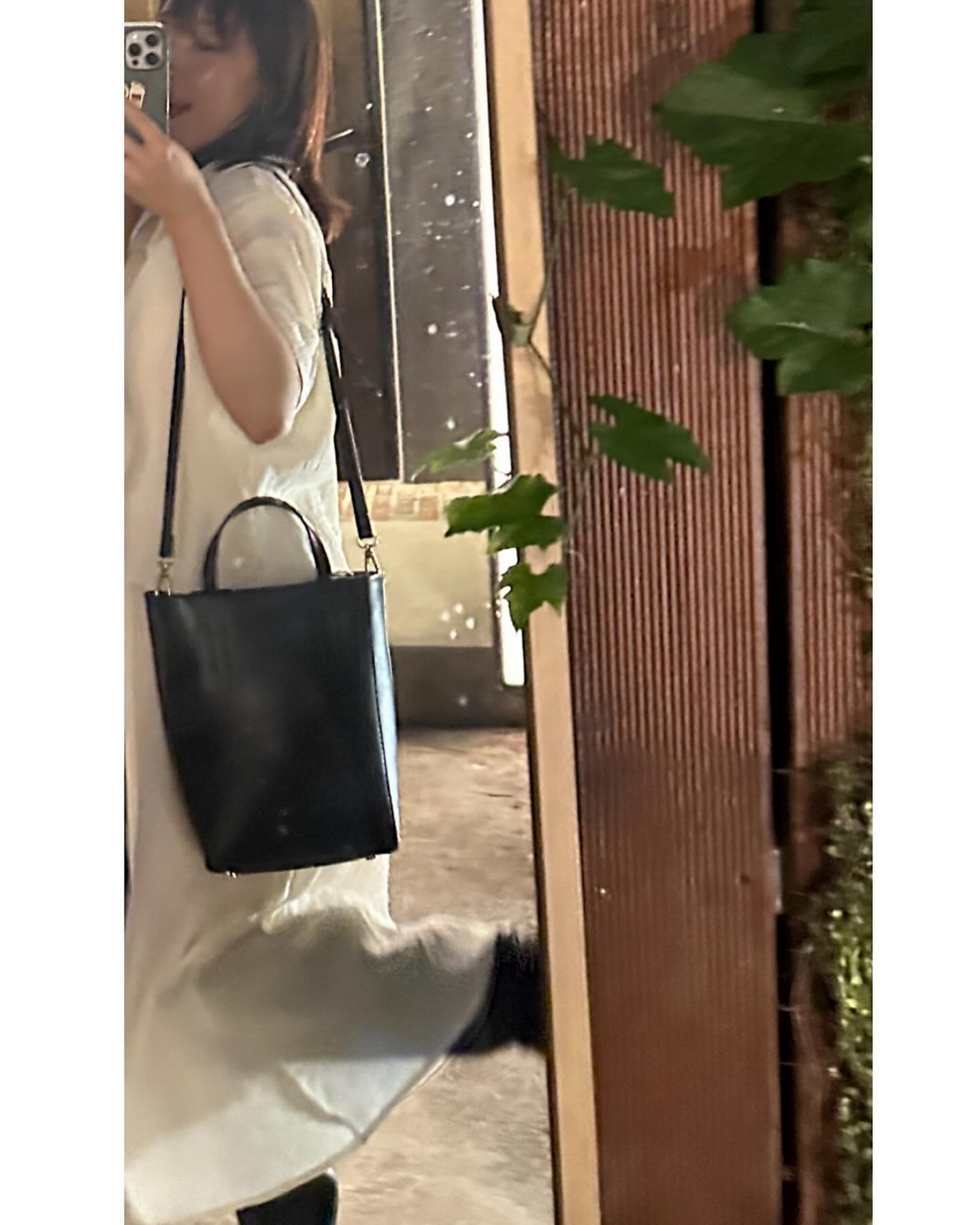 커피로 시작해서 커피로 끝나는 하루

-먼스커피
  에티오피아 시다모 봄베 와인 네추럴
  코대자마자 깊은 와인향, 음미할수록 너무좋은 가벼운 레드와인 

-향미공간
  에티오피아 시다마 아르베고나 부르사 문타샤, 인생 치즈케이크 
  좋은 밸런스와 복숭아, 꽃향기, 단맛

완벽한 선택 
꼭맞는 사람들과 더 깊은 대화, 꿈과 열정에 대해서🧳

#향미공간 #먼스커피 #전포카페추천 #전포카페거리카페 #바리스타 #부산필터커피 #필터커피맛집