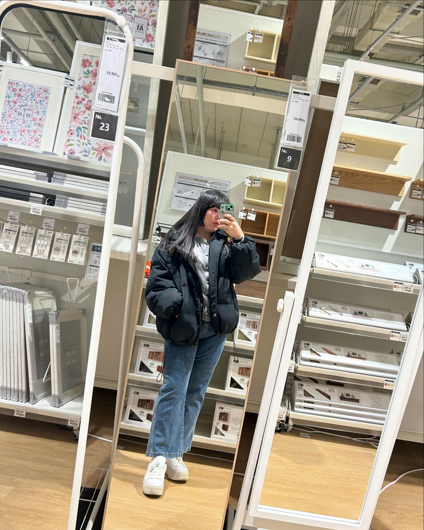 #협찬 지나가는 거울조차 놓칠 수 없어👀
핏이 너무 예뻐서 지나가면서 전신거울보는데
놓칠 수 없다! 바로 사진 찍구 가기💞
다리 길어보이는 길이의 기장감과
부츠컷 통도 발목이 얇아보이게 해주는 너비예요!
제주 여행다니면서도 편하게 입고 다니고
집근처 쇼핑나갈 때도 입는 요즘 교복바지🥰

👗 mariangplus 
👖엣지핏 슬림부츠컷 팬츠 Z51 XL(88)

#마리앙플러스 #mariangplus #서포터즈1기
#마리앙서포터즈 #서포터즈 #광고
#빅사이즈 #플러스사이즈 #빅사이즈쇼핑몰