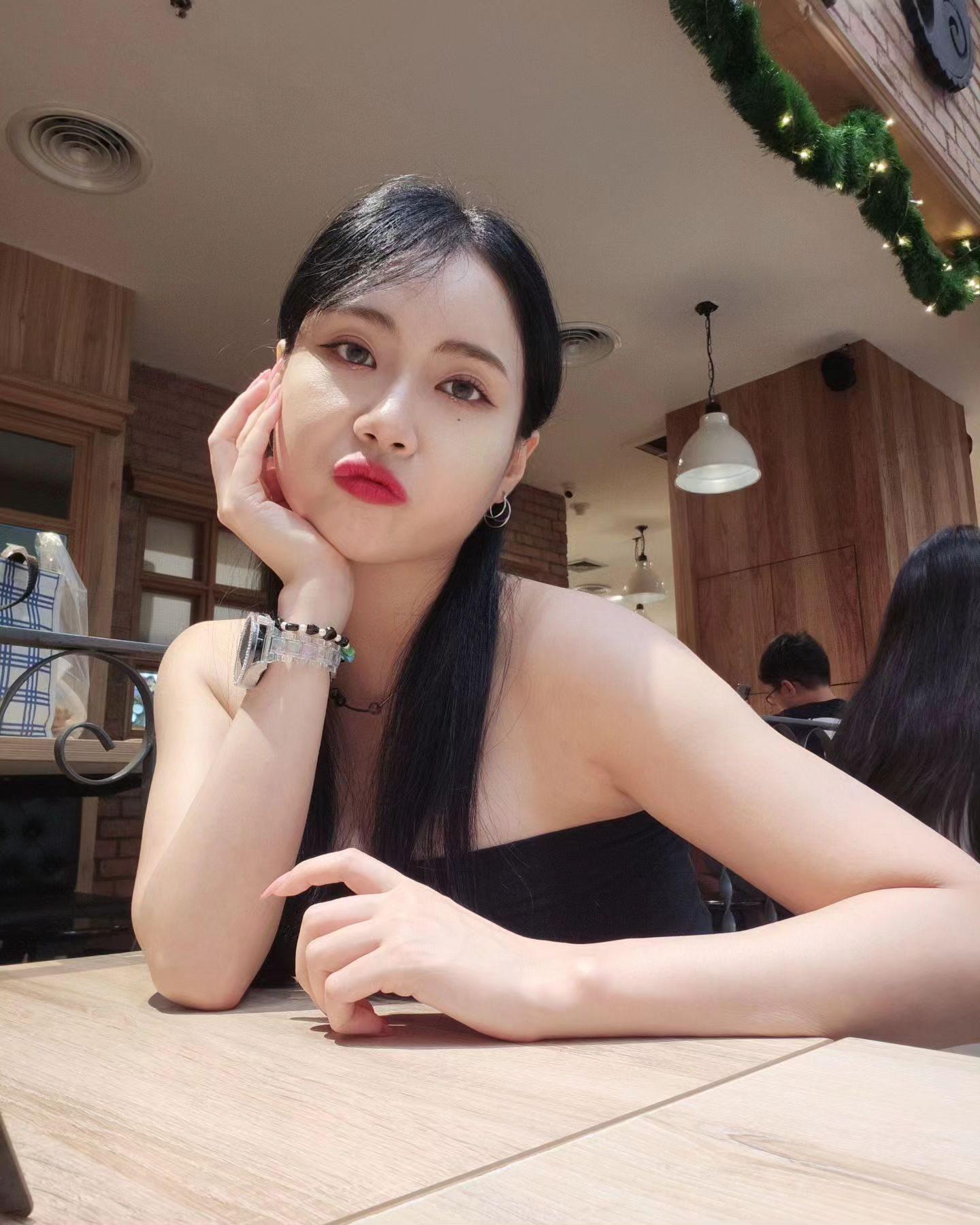 쇼핑데이🛍 

센트럴 월드
건물 안에 있는 after you에 빙수 먹으러 다녀왔는 데 생각보다 볼거리가 많아서 놀랐고 행사규모도 크고 화려해서 사진 찍기 너무 좋았던 곳 

빅씨 락차담리점
관광객들로 북적 북적한 빅씨 마트!
가격도 저렴하도 규모도 큰 마트라 쇼핑하기에 최적이었어요🤭 

#태국 #방콕 #방콕여행 #센트럴월드 #망고빙수 #애프터유 #빅씨마트 #thailand #Bangkok #travel #CentralWorld #bigC