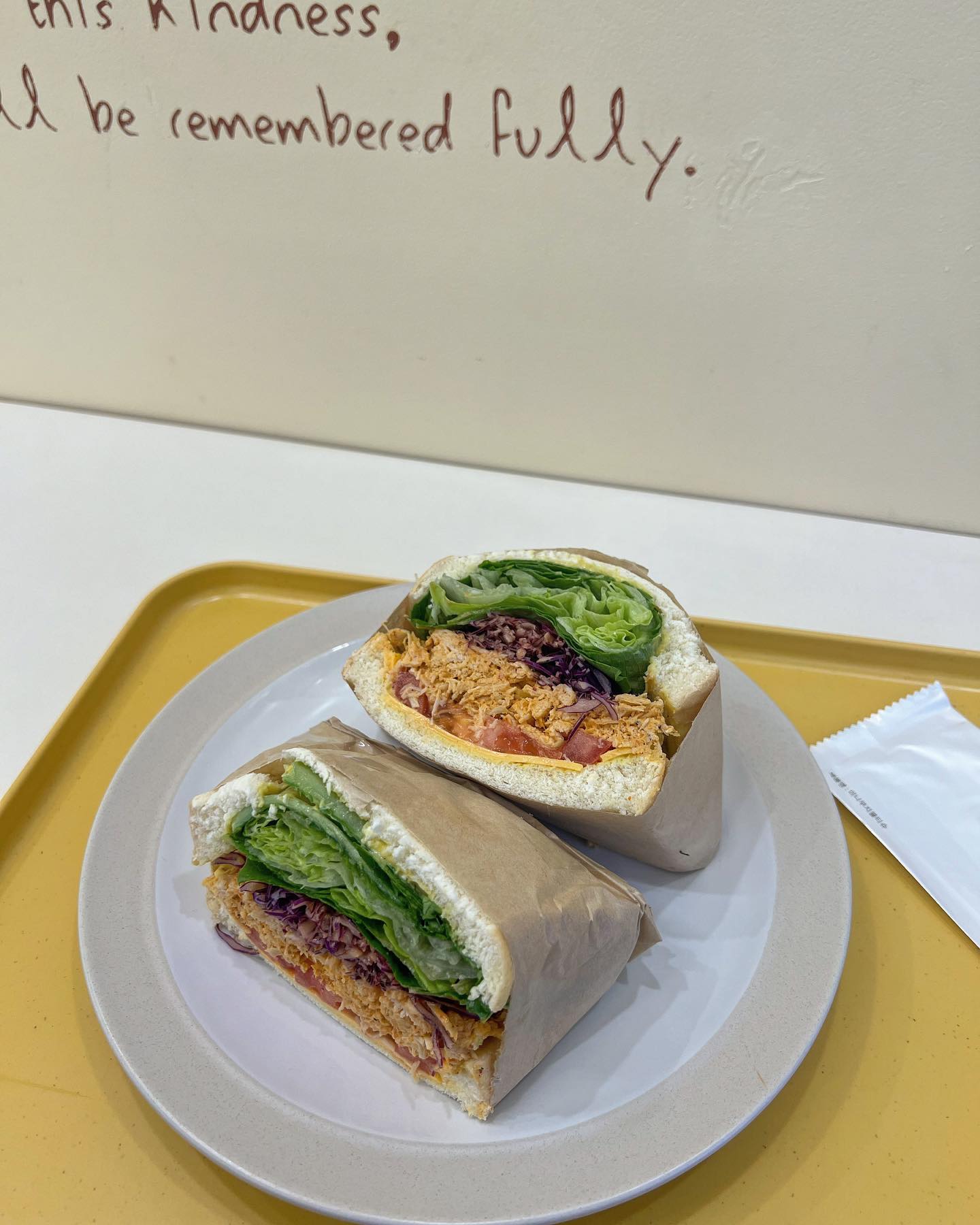 요즘 거의 1일 1샌디치중
뚱드위치 안에 맛있는게 많이 들어가서 넘 좋당
어제 먹은 떡볶이고 맛있었고 ~~ 이정도면 행복💛