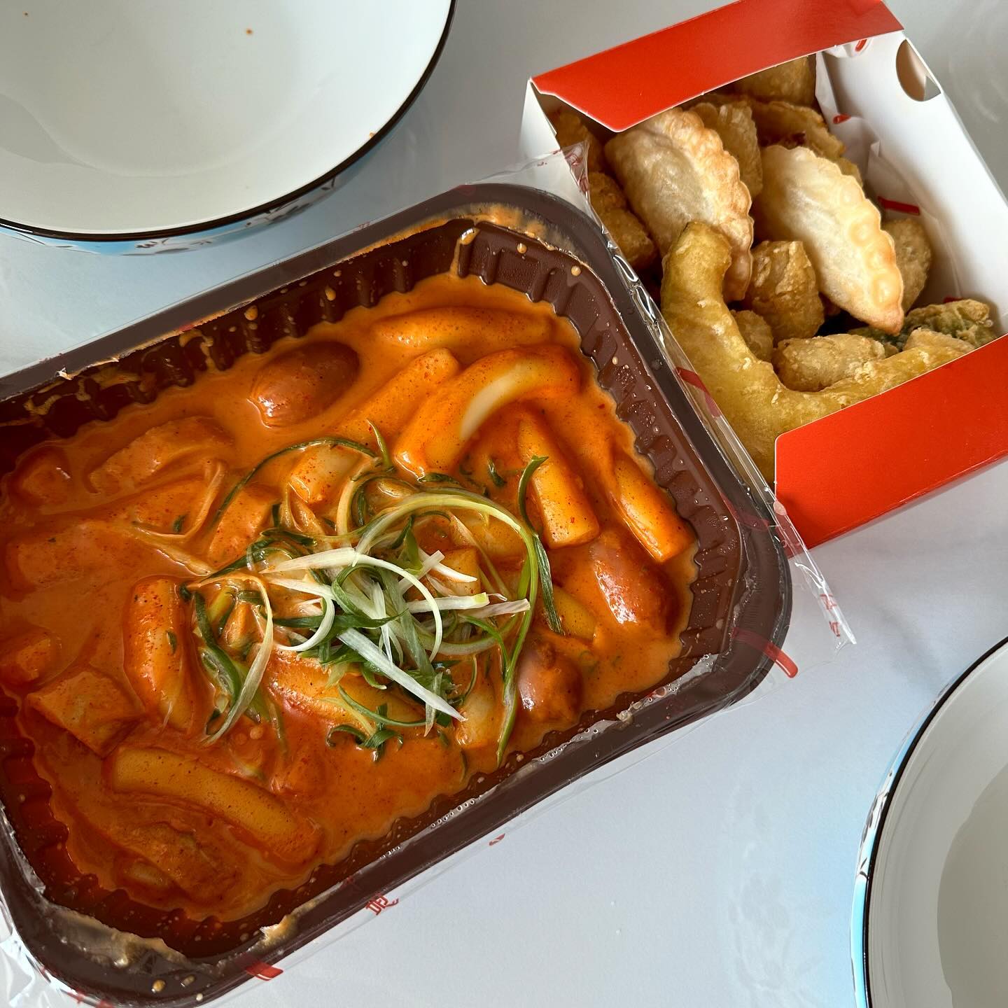삼첩분식 너어어~
맛집이였구나❤️

로제떡볶이와 튀김 사이 ❤️