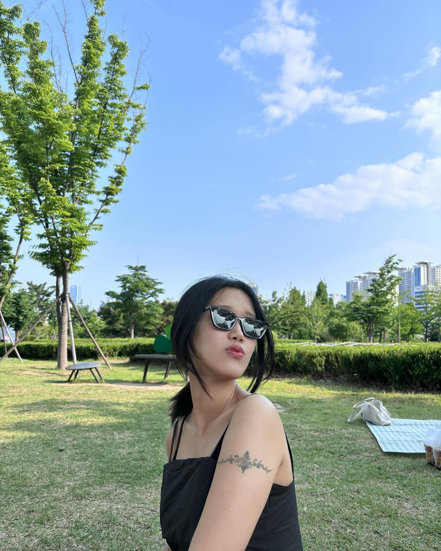 나랑 소풍 갈 싸람🌞🍀
.
.
#ootd #selfie #instagood #outfit #fashion #daily #dailylook #dm #셀스타그램 #아웃핏 #데일리룩 #셀피 #전신샷 #팔로우 #오오티디 #스트릿패션 #선팔 #소통 #전포 #피크닉 #시민공원 #시민공원피크닉 #피크닉 #좋반