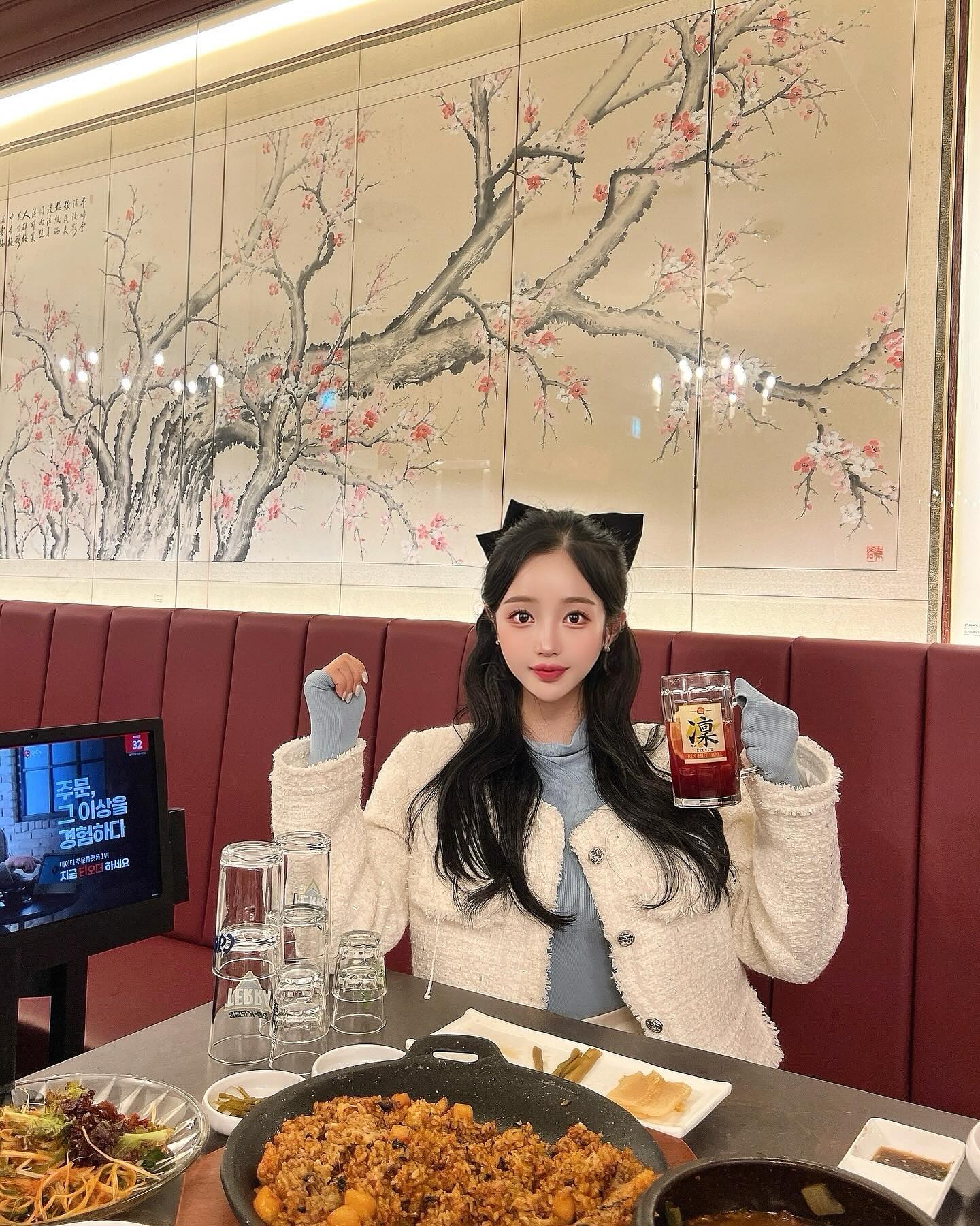 잊을만 하면 가줘야 하는 #월가갈비 ..ꯁ

부모님, 친구들, 직장동료 어느 누구를 데려가도 맛 보장 되는 월가갈비 는 모두들 꼭 가보세요! ㅠ ㅠ
정말 후회없이 맛있게 든든히 먹고 올 수 있는 곳!

제 원픽은 너무 부드럽고 육즙 가득했던 벽돌갈비인데
지금까지 먹어본 생갈비 중 원탑이라고 자부합니다😎

생갈비 좋아하는 분들은 무조건!
가보시면 후회 없이 맛있게 드시구 오실거에요🫶🏻

▫️ 서울 중구 세종대로18길 22 월가갈비
(wallga_galbi )