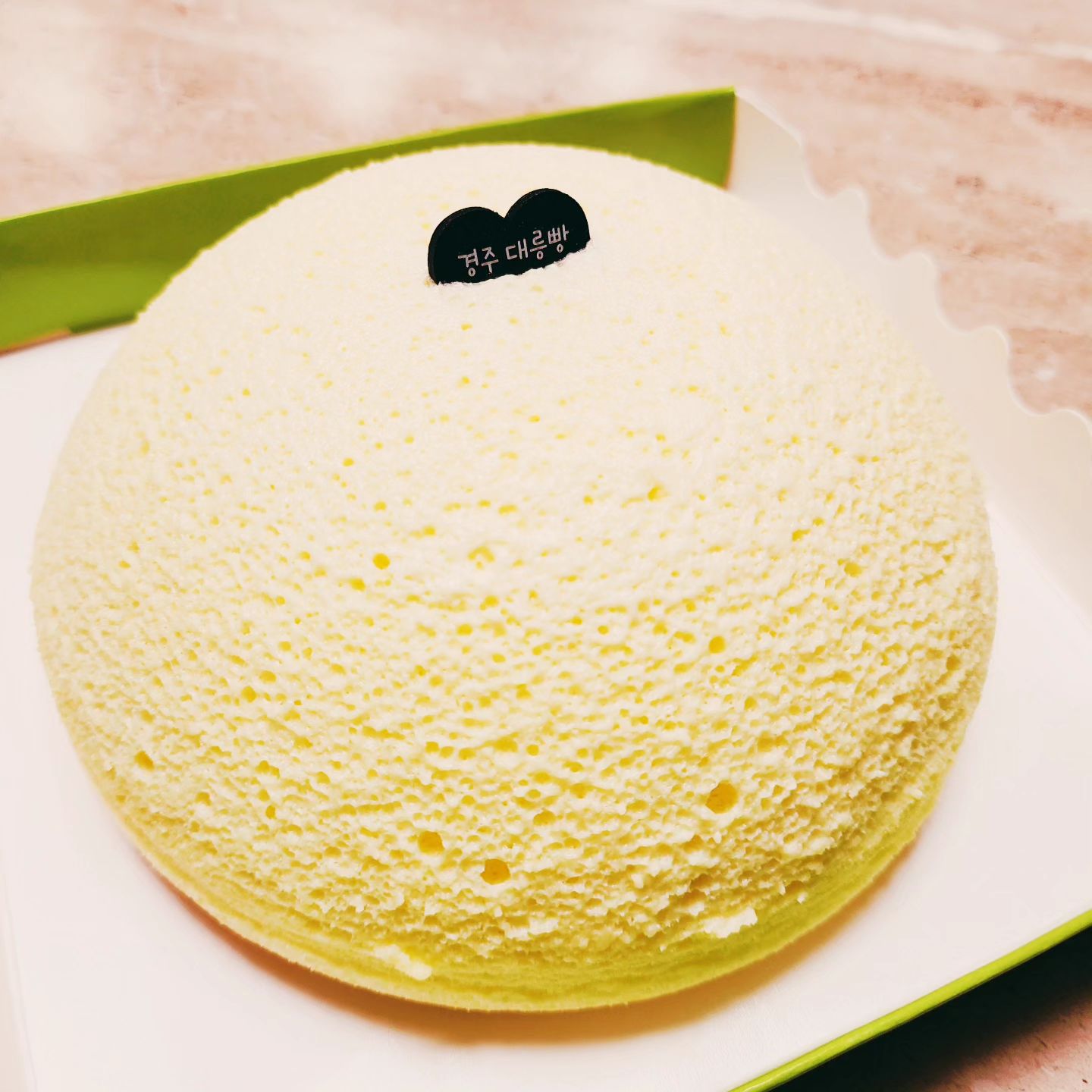 경주대릉빵

올해는 크리스마스 케이크 대신에
경주대릉빵을 먹었어요

부드러운 수풀레♡
너무 맛납니다

#경주특산품 #황리단길 #경주선물추천
#대릉빵 #경주대릉빵 #경주선물 #경주기념품
#경주대릉원 #경주먹거리 #경주여행간식
