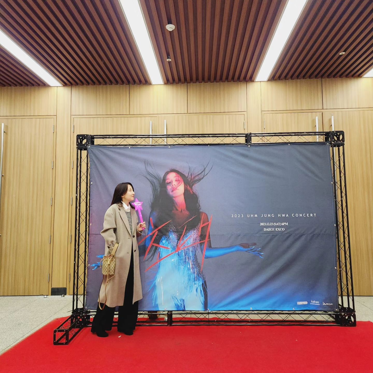 2023 엄정화단독콘서트(초대)

결혼후 신혼초이후에 이런 힐링되는 콘서트 첨인듯😭 
24년만의 콘서트라 엄정화님두 콘서트내내 감동해서 울컥 울컥하시궁

등장부터 아우라뿜뿜 뿜어주시며 2시간이 행복했던 순간이였어요🫶

평소 좋아하던 가수라 기대만땅에 설렘으로 듀근듀근💜

티비에서 보며 언니의 목상태도 알고있었는데 올 그냥 마냥 좋았어욥🫰

관객들 모두 아는노래 가득이라 무조건 기상해서 댄스타임😋

넘 신나버리궁~ 마지막 앵콜까지두 완벽하면 어쩌냐구용~~~♡♡♡

올해 대구콘서트끝나구 12월31일 부산콘서트남아있으니 꼭 가보시길 추천해요💜  힐링 그자체입니당

갬동 힐링 시간 주셔서
 thanks dgmom2003 🙇‍♀️

#엄정화콘서트 #엄정화 #대구콘서트 #엄정화단독콘서트 #엄정화대구콘서트