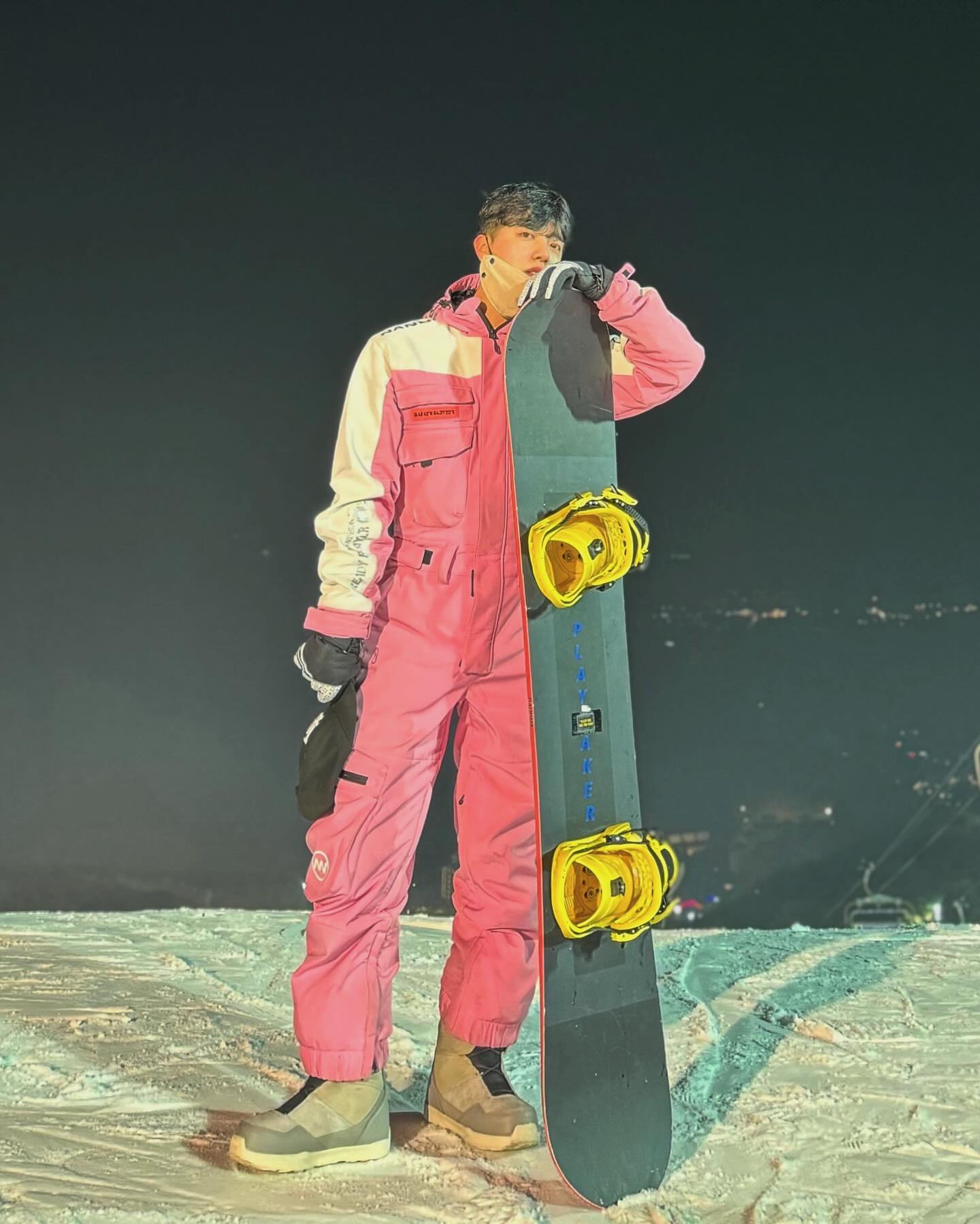 분홍이의 우당탕탕 스키장 방문기 ⛷️

✔️ 눈치게임 대성공✌️
✔️ 멀리서도 보이는 분홍 보린이 🐖
✔️ 분홍옷 아니였으면 말안걸었다는 여성분도 계셨음 🙃
✔️ 야무지게 신나게놀고 결국 의무실행 🚑
.
.
#스키장 #곤지암스키장 
#보드스타그램 #숏스키