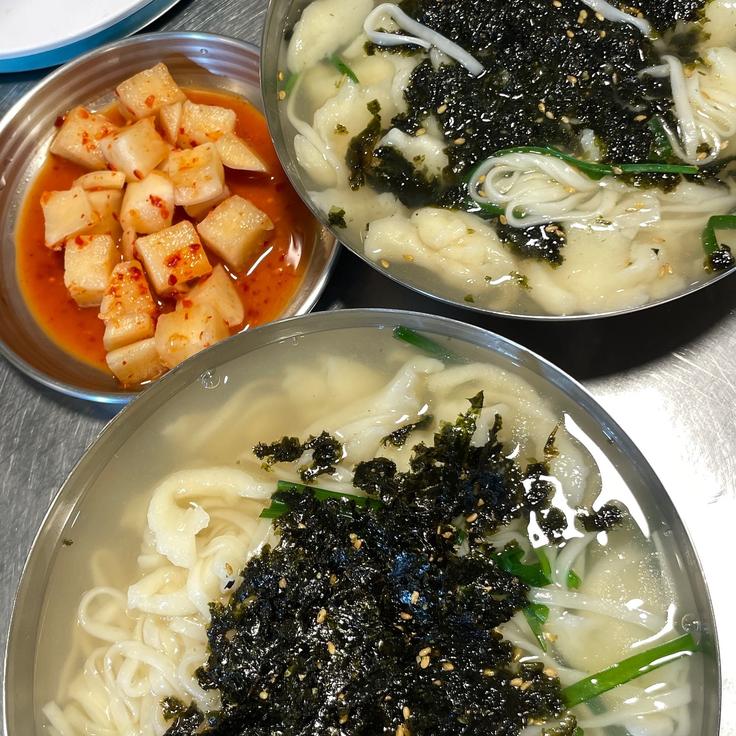 2024.08.3-08.05 가좍여행 먹킷
:: 죽도시장 수제비골목 칼제비🍲 5천원 ˎˊ˗ 
:: 포항 가야밀면
.
#포항여행 #포항죽도시장 #죽도시장수제비 #죽도시장칼제비 #포항수제비 #수제비 #칼제비 #포항가야밀면 #가야밀면 #밀면 #포항밀면 #여행먹방 #맛집추천 #포항맛집 #먹스타그램 #여행추천