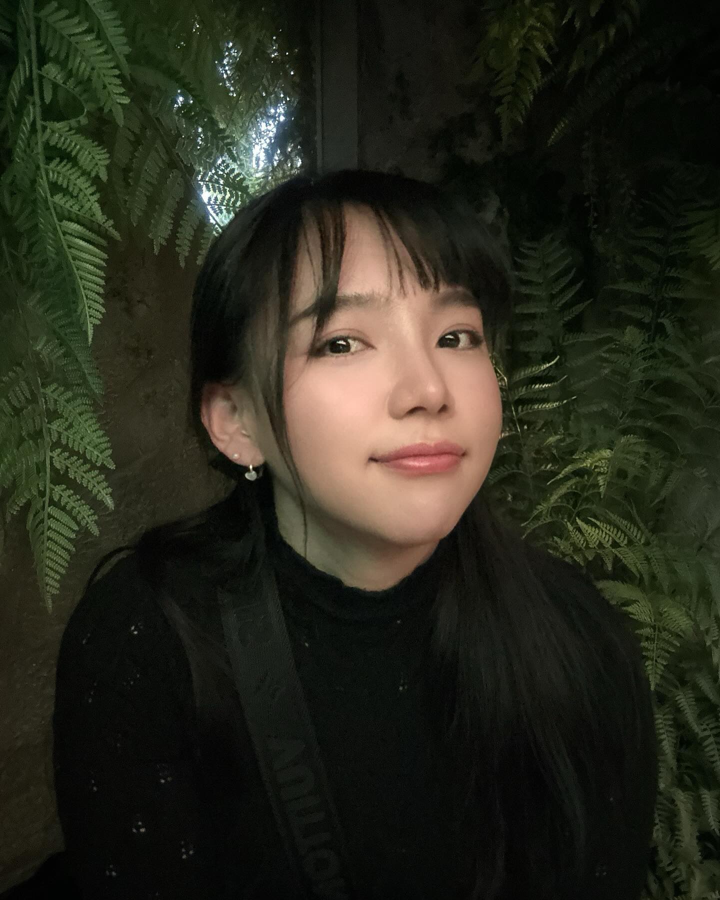 도심에서 느끼는 힐링숲속🌳🪵
#섬세이테라리움 #전시회 짱이당🥹

푸릇푸릇한 나무들과 모래밭을 걸으며 
자연의 기운을 느끼고 물소리, 새소리에 
마음이 편안해지는 향까지 풍겨서
자연의 오감을 경험할 수 있는 곳.👍🏻👍🏻

내년 여름에 또다시 가볼거야🌱
#성수 #힐링카페 #성수카페