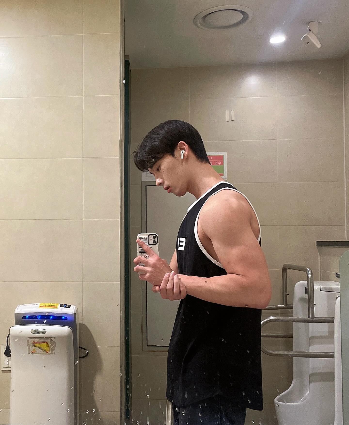 분명 어제 월차 쓰고 운동 밖에 안했는데 오늘따라 왜이리 힘든거죠