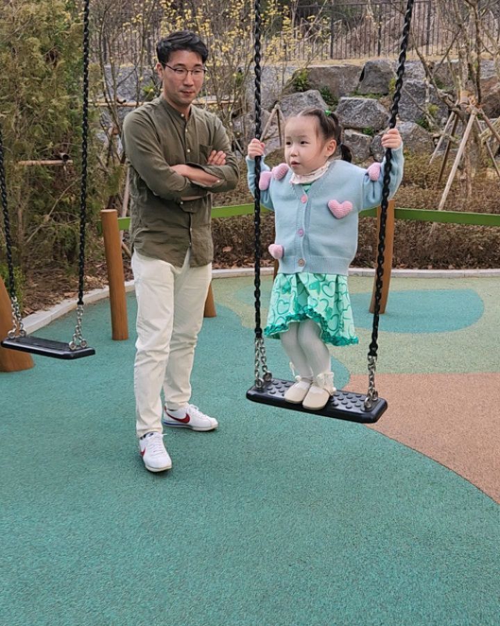 #인생1340일차 #하현서 #하똑똑 

벌써 44개월이 되었다니
이미 지난 사진과 동영상들
항상 즐겁게 등원하고 잘 놀고
밝아서 너무 예쁜 우리 딸😍
뭐든 열심히 하려해서 더더 예쁜 너🧡