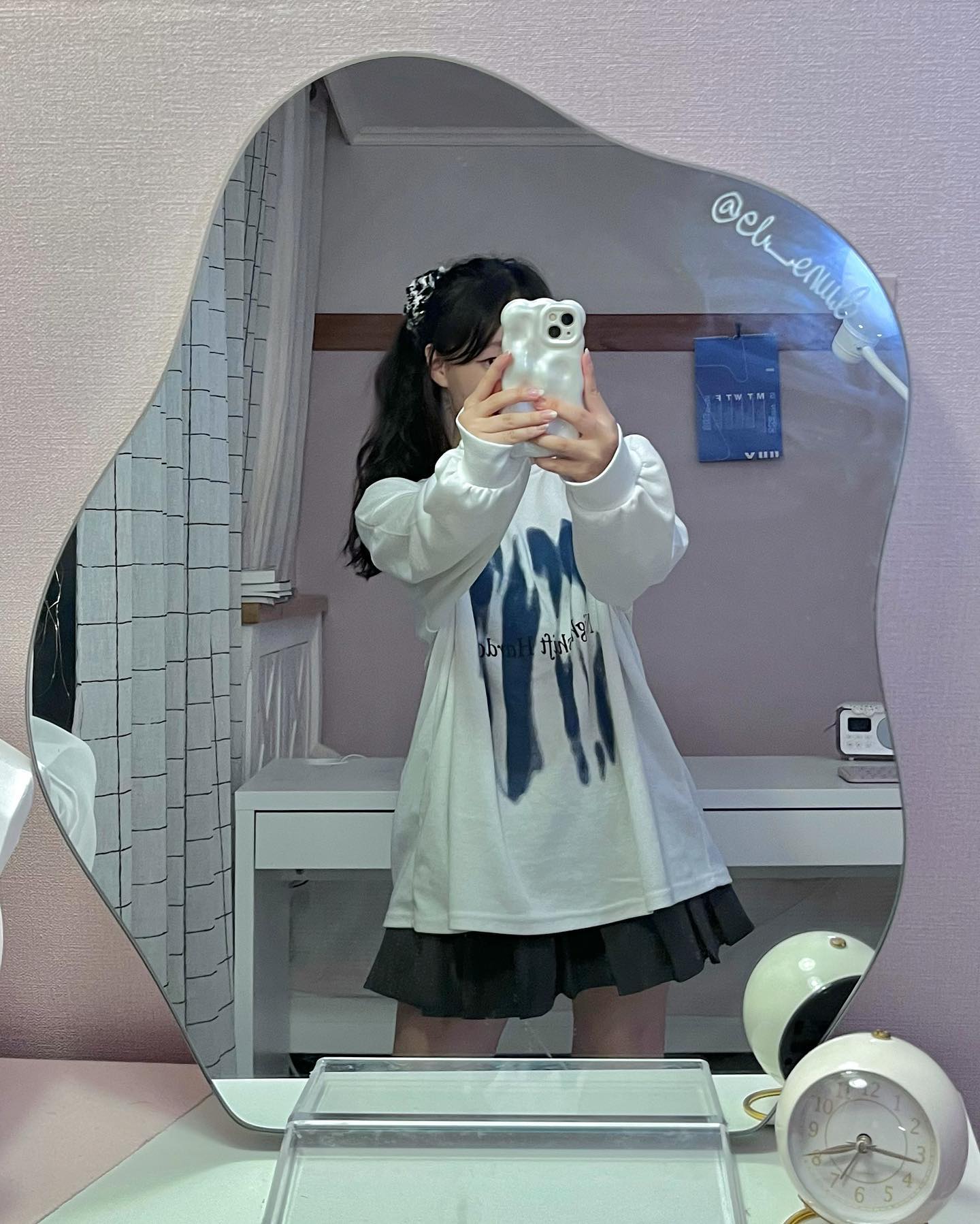해파리젤리머그고싶다

#ootd #오오티디 #오오티디룩 #치마 #바지 #옷 #코디 #룩북 #룩 #학생코디 #학생룩북 #거울샷 #outfit #비율 #홈카페 #포토존 #인테리어 #패션계정맞팔 #코디모음 #섬유디자인 #해피해피해피 #accessories #발코니인테리어 #펌 #outfitoftheday #데일리룩 #06 #photozone #fashion #style