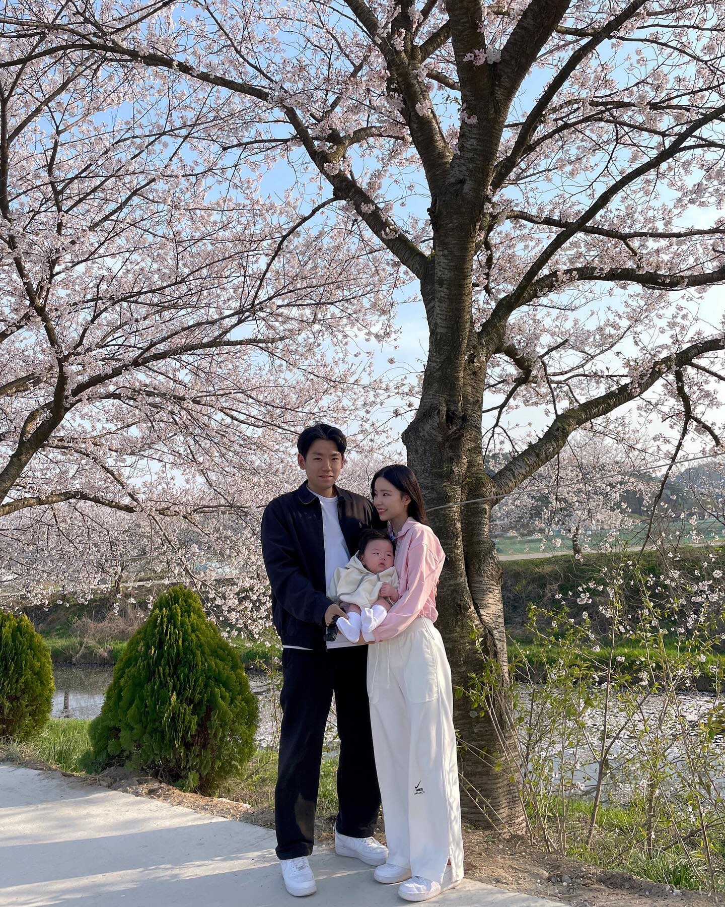 𝗗+𝟭𝟰𝟬ෆ 셋이서 보는 벚꽃 🌸