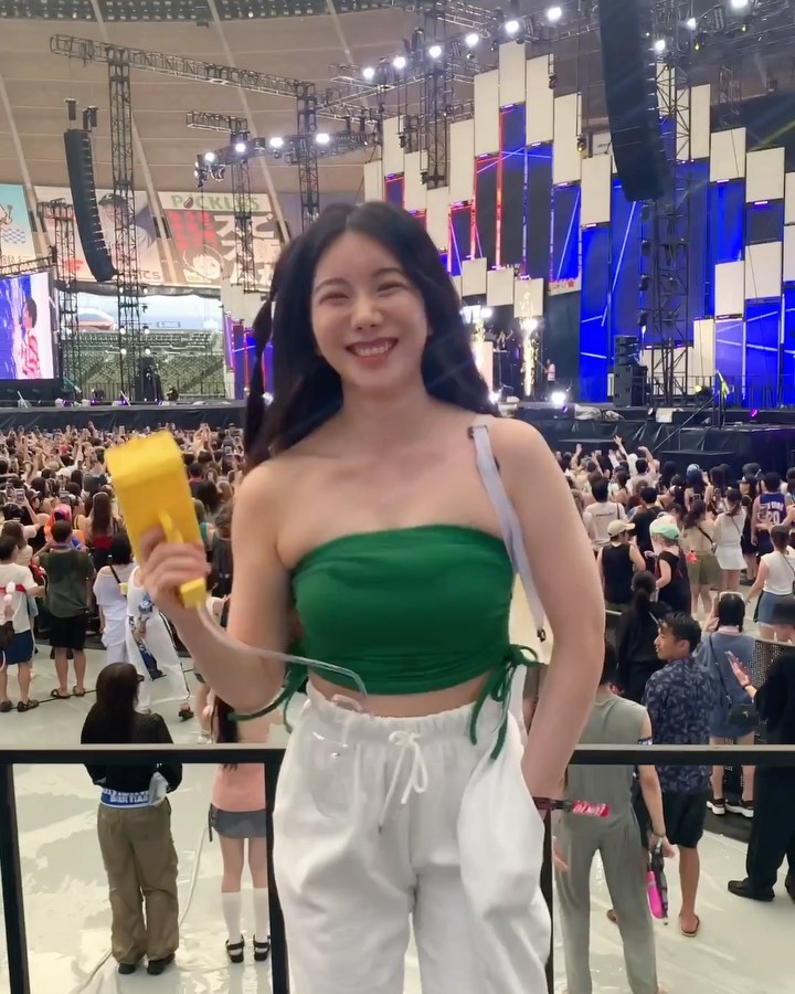 좋은 사람들이랑 그동안 스트레스 받은거  물총과 함께 빵야 빵야 날려버렸다 🔫💚🍾

오랜만에 방방 뛰며 물총쏘고 놀아서 가만히 있어도 땀이 주룩주룩 흐르는 날씨였지만 나중엔 땀인지 물인지 구분을 못할정도..𐌅𐨛𐌅𐨛𐌅𐨛𐌅𐨛🌞