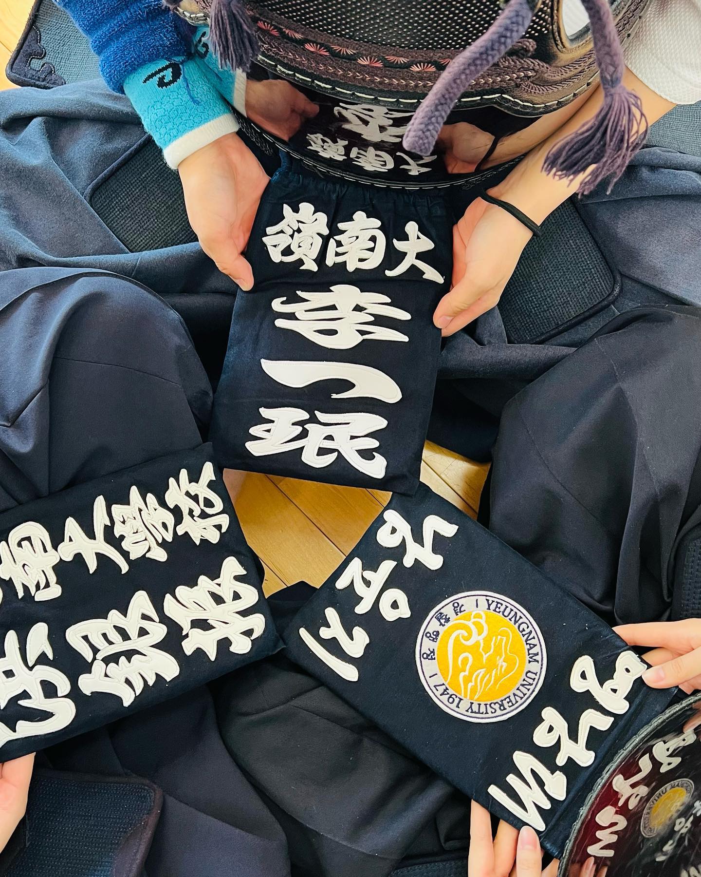 ⭐️제33회 영남지구 대학검도연맹전⭐️

부끄럽고 감사했던 그런 날☺️
영남대가 있었기에 결과가 좋았고, 우리 여자부 팀원들 덕분에 값진 우승까지 할 수 있었던🥰
감사하고 또 감사해🙏
다음에는 좀 더 나은 모습으로 경기 참가를 하도록 하겠습니다..
여자부 개인전 준우승🥈
여자부 단체전 우승🥇
영남대학교 종합 2위🥈

남자 1부, 남자 2부, 남자 단체전, 여자 단체전, 여자 개인전 전부 다 입상한 영남대학교 검도부🔥

#검도 #검도스타그램 #영남대학교 #검도동아리 
#검도대회 #검도하는여자 #우승 #준우승 #❤️