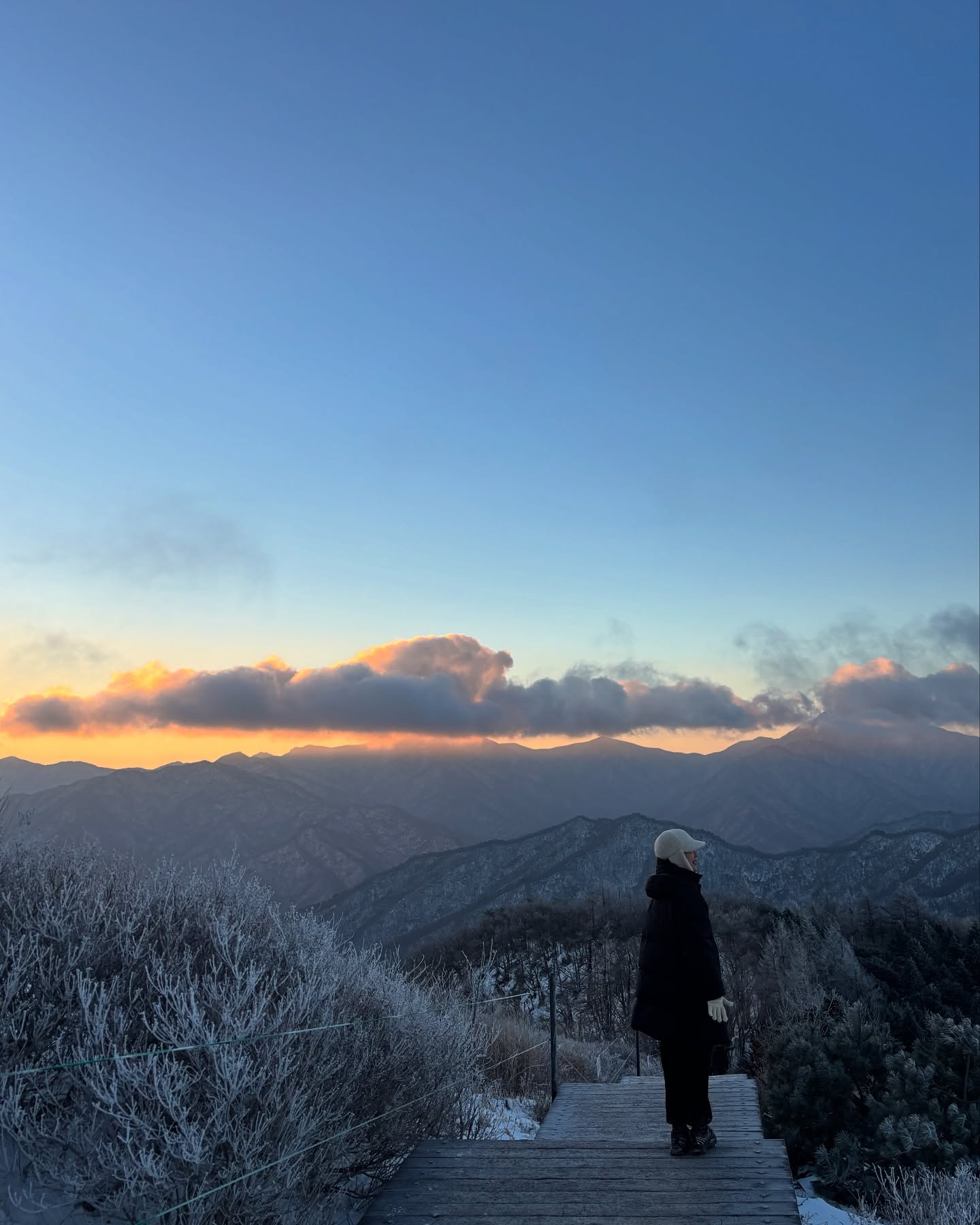 일출 산행에.. 마른기침을 얻었ㄷr.... 🥲

#바래봉 #바래봉정상 #지리산바래봉 #일출산행