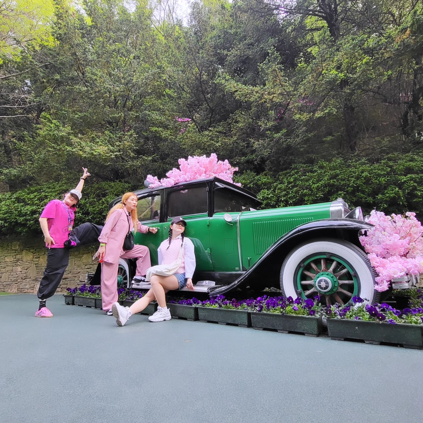 언제 왔었는지 기억도 안 나네
같이 놀아줘서 고마운 윤뎅.헤이.
덕분에 바람 잘 쐬고 왔니더~~~~
.
.
#일상 #이월드 #나들이