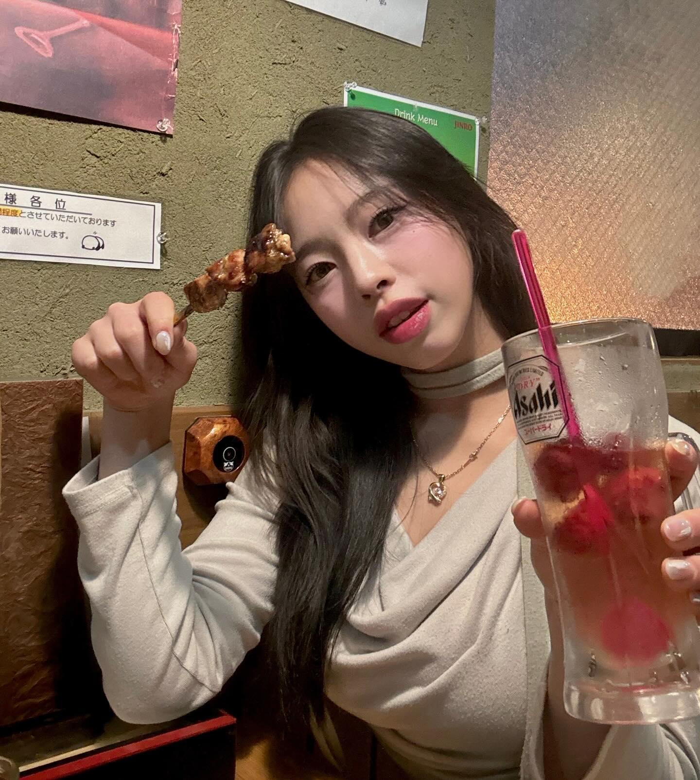 One pineapple and One 딸기 Plz~