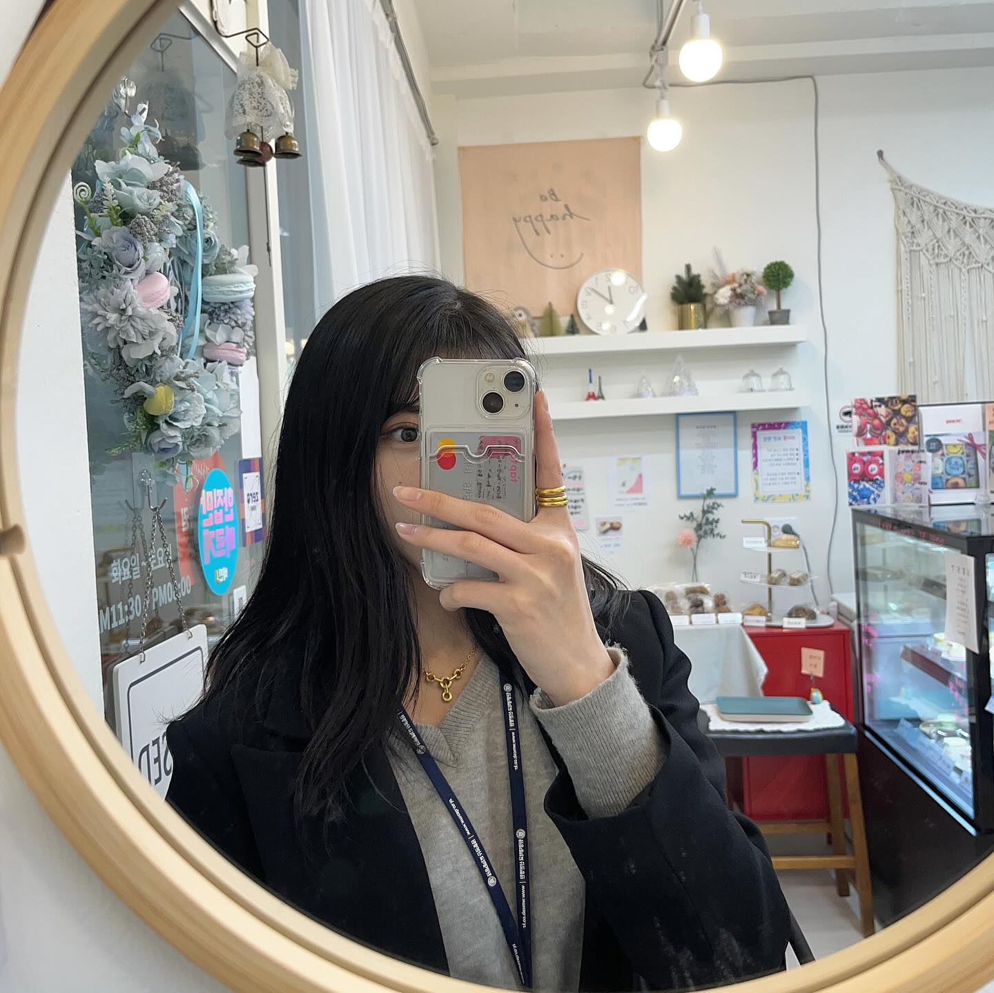 #협찬 #제품제공 
일하다가 알럽 스콘 ..과 알럽 달달구리 마카롱 땡겨서 
산본역 산본 수제 마카롱 맛집 #보네르두 고고링😂 
6년 째 산본 최고 마카롱집이라구 한당 😮 
잼까지 직접 만드는 진짜 수제 마카롱과 다양한 디저트들!! 
달지않고 맛있어서 많이 단거 싫어하는 나한테 입맛 딱🥰 
 레터링 마카롱도 있어서 내가 원하는 문장으로 제작이 가능!
특히 선물할 때 넘나 좋을듯🫶🏻
마카롱케이크도 있고 머랭쿠키, 수제쿠키, 스콘 다양한 디저트도 있따🫶🏻
테이크아웃, 배달 전문 매장이라서 직접 안와두 됨! 
아참 4월에 배달비 무료 이벵도 진행즁! 
산본역 로데오거리 롯데리아 3층 건물이라 찾기도 쉬움@!@! 
왜냐 내가 찾았그든@! 나 심각한 길치그든@

#산본역마카롱 #산본마카롱 #산본역스콘 #산본역디저트 #산본로데오거리마카롱 #산본로데오거리디저트 #산본마카롱배달 #산본마카롱맛집 #산본보네르두