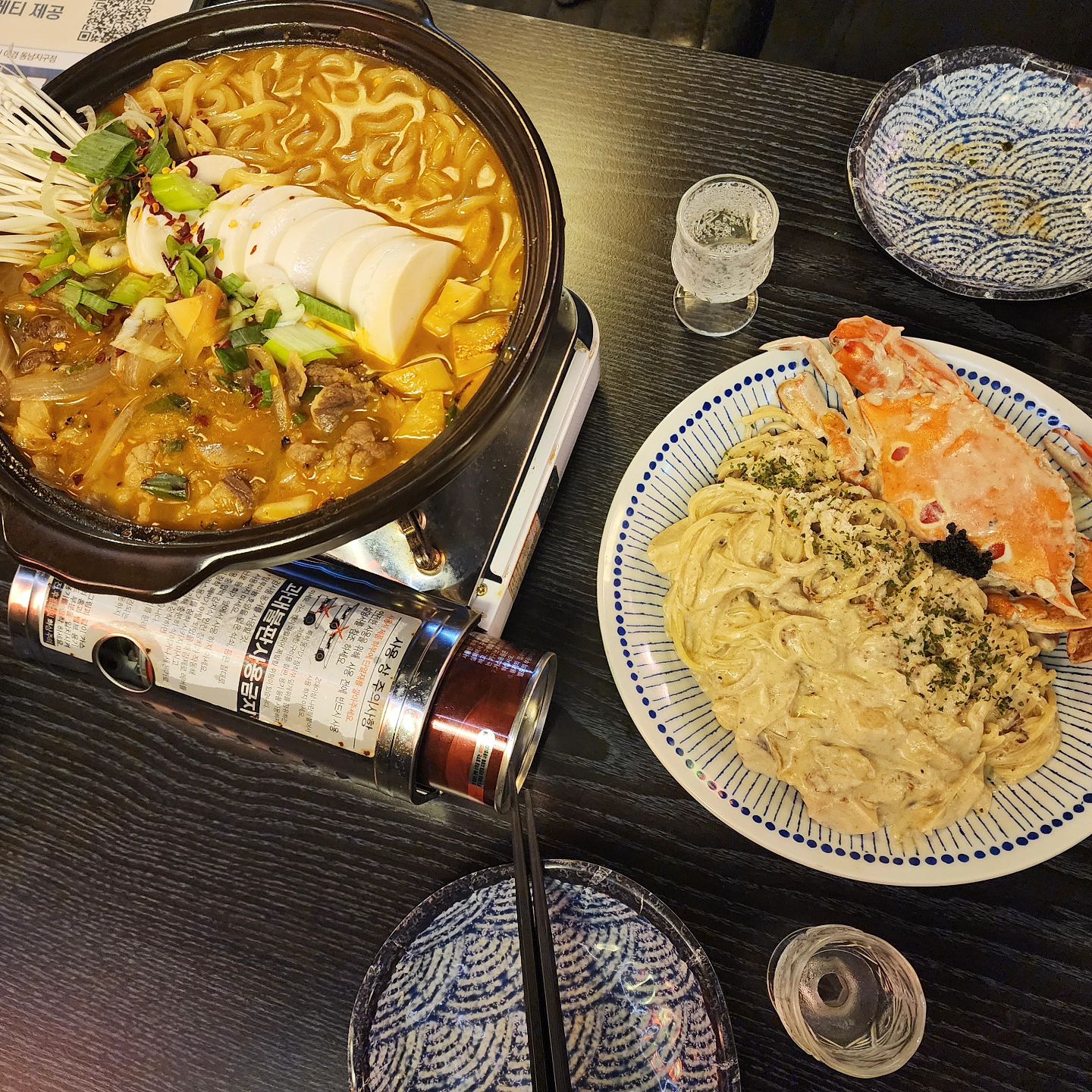 #협찬
청주서 가장 핫한 동남지구.. 술맛이 나는 곳입니다~
특히나 #다이닝야경 은 특별한 안주 메뉴들이 많아서
진짜 계속 가서 이 안주 저 안주 다 먹어보고픈 욕구가 생깁니다 ㅎㅎ
.
저희는 #차돌박이홍나베 랑 #통게내장파스타 를 주문했는데요
와. 진짜 파스타 너무 맛있고 게살도 꽉꽉 차 있어요 -0-
파스타 맛집입니다 ㅋㅋㅋㅋ
차돌박이홍나베도 우동면(?) 이 들어가 있어서
든든하게 즐길 수 있어서 넘 좋네오 ㅎㅎ
순두부도 키 포인트 라고 할수 있어요 ㅎㅎ

자리도 넓고 테이블도 많아서..
모임이나 회식하기에도 완전 딱!!!
공무원,군인,학생들을 위한  10%할인 이벤트
각종 하이볼, 기린생맥주 3+1이벤트 등
다양한 이벤트 까지 같이 있어서 넘 좋은거 같아요 ㅎㅎ

무엇보다 진짜 음식이 너무 맛있어서 또가고 싶은 ㅎㅎ

#청주맛집 #동남지구맛집 #동남지구이자카야 #동남지구술집 #용암동술집 #청주술집 #청주술집추천 #청주이자카야 #리뷰노트