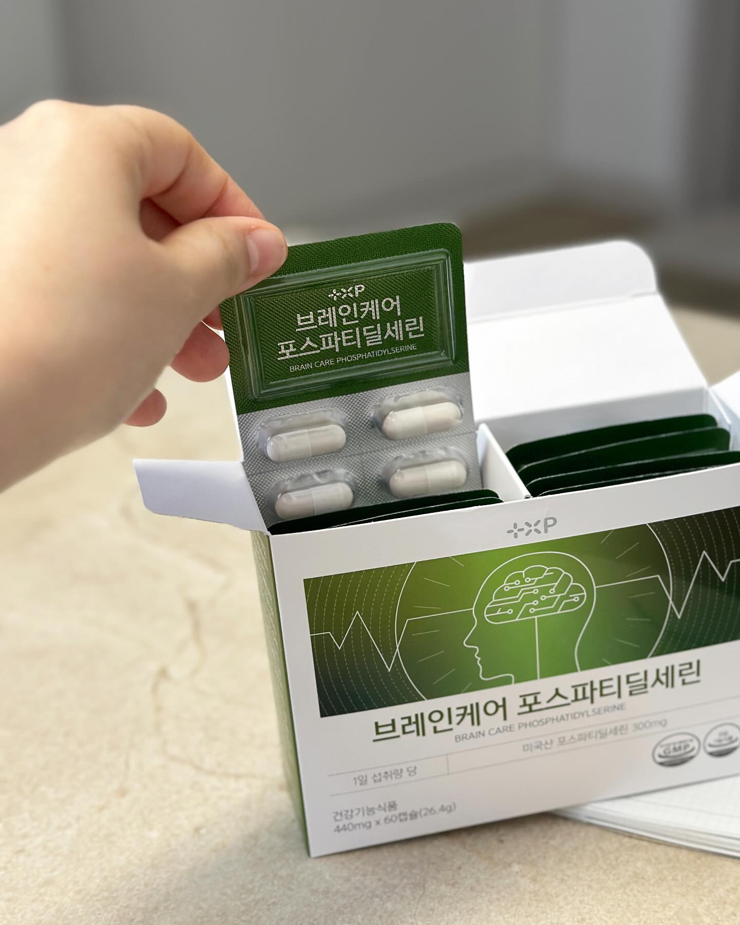 #협찬
30대가 되면서 영양제를 잘 챙기려고 노력하는데요,
주변에서 추천해주는게 뇌관리였어요 ! 
스트레스와 노화로 인해 지친 두뇌를 신경 써야한다고 하더라구요!
그래서 요즘 하루 2캡슐로 챙기고 있답니다 ! 

🩵브레인케어 포스파티딜세린
✅ 미국산 원료, 고품질 포스파티딜세린 100%
✅ 식약처고시 1일 섭취량 가득채운 포스파티딜세린 300mg함유 
- 포스타티딜세린은
학습 인지력, 이름-얼굴 연계 인식능력, 안면 인식능력이 
개선되는 인체적용 시험 결과를 가졌어요 ! 

✅ 대두에서 찾은 이로운 성분, 더욱 안전한 NO-GMO원료
✅ 셀렌, 비타민E, 포도종자추출물분말 3종 부원료 함유
✅ 하루 2캡슐로 물과함께 먹어주면 끝 ! 

#두뇌건강 #고3 #수험생 #인지력 개선 #포스파티딜세린 #부모님선물 #자녀선물 #고3영양제 #수험생영양제