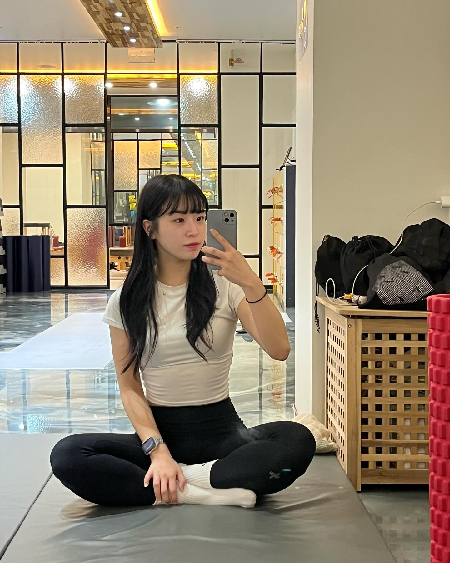 2024.01.29

벌써 1월도 막바지네요🥲🥲
넘 바쁜데 시간도 넘 빨라서 당황스러운 요즘입니다…!

전 헬스장 한번 가면 이래저래 2시간은 있다 나오는데
앞으로는 짧고 굵게 1시간 쯤 정도 시간 투자하는 식으로 바꿔보려고 합니다…🙌🏻🙌🏻
운동 구성을 어떻게 가져가야할 지 고민🤔🤔