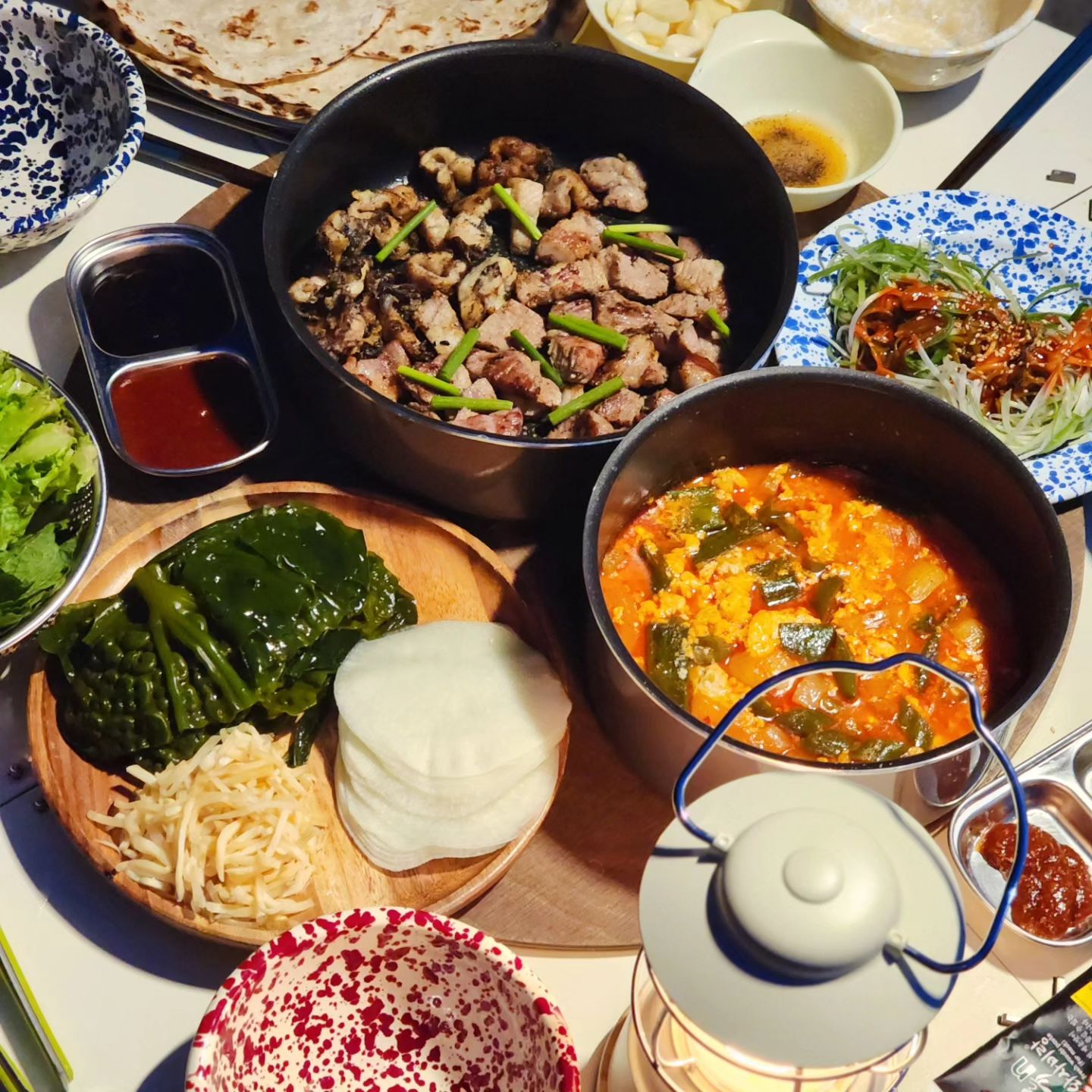 테팔 매직핸즈 캠핑 어라운드 코펠세트! 🏕🏕
:
매직핸즈 손잡이가 이렇게
편할줄이야! 손잡이와 맞춤전용가방으로 수납까지!
:
높은 화력에도 강한 내구성으로
캠핑에 최적화된 테팔코펠세트😄
:
테팔로부터 제품을 제공 받아
작성된 글입니다.
#테팔#테팔매직핸즈#테팔캠핑
#테팔코펠#테팔코펠세트
#테팔어라운드코펠#테팔냄비
#일상#데일리#선팔#맞팔#f4f
#daily#instago#follow#좋아요