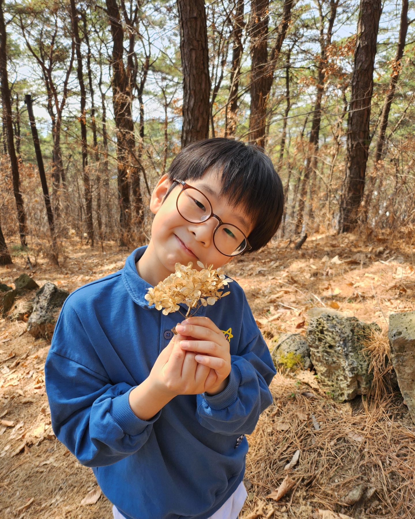 #기쁜우리토요일

오전에는 아빠가 하고싶은 등산.
등산후 점심은 초계국수.
오후에는 와니가 하고싶은 카페에서의 게임.
그리고 집에가선 엄마가 원하는 청소타임.

👨‍👩‍👦
