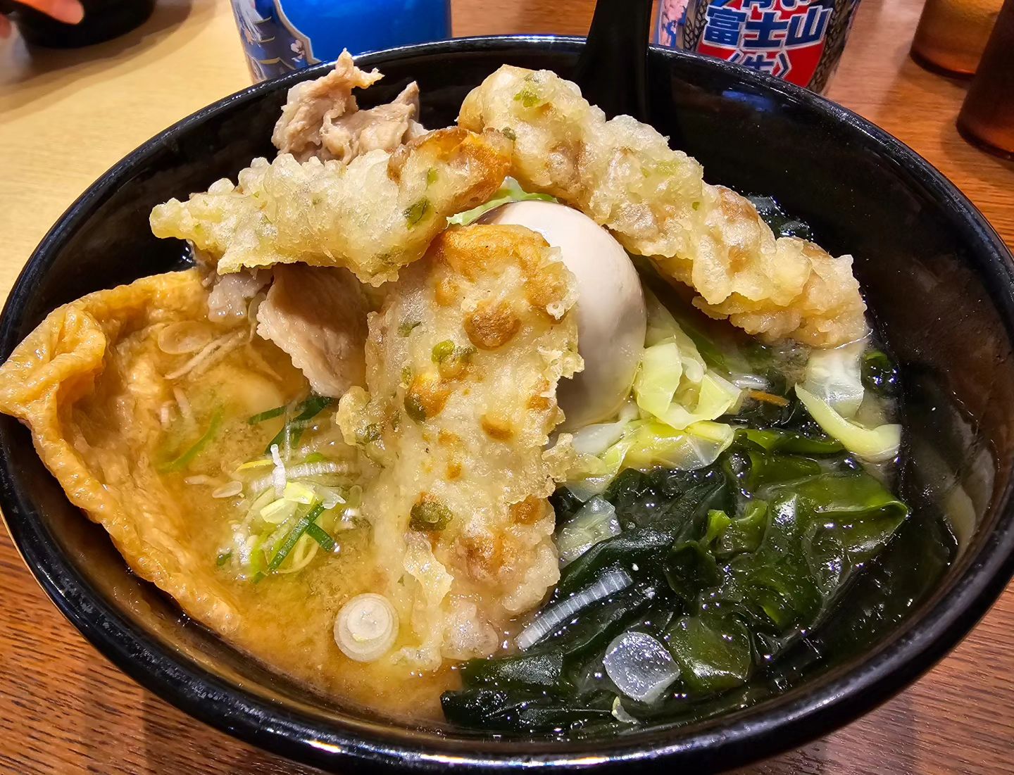 후지산 우동
그리고 
한정판 후지산 파란 맥주

아주 조화가 좋다.

꼭 먹어 봐야 한다.

#후지산우동
#일본우동
#후지산맥주
#한정판생맥주
#후지산파란맥주
#일본
#japan
#kofu