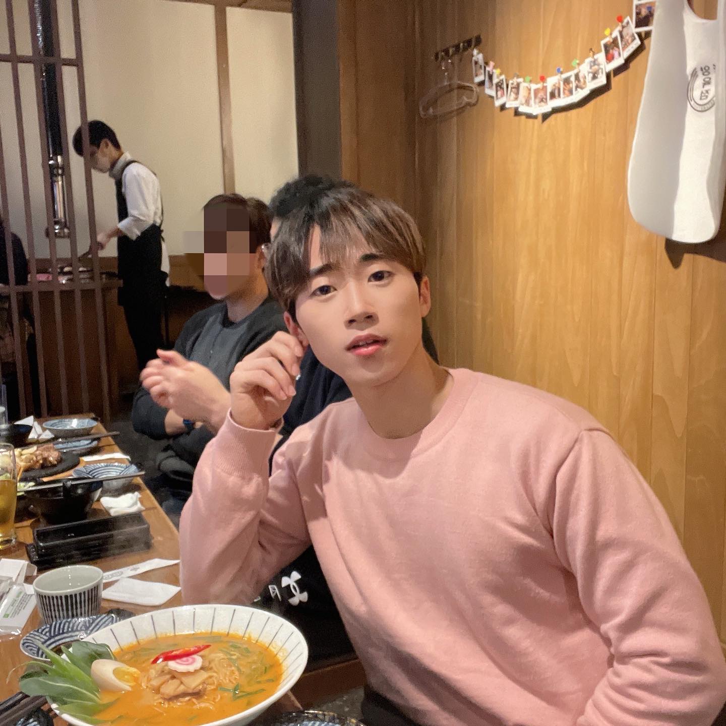 (용)쥬니월드 🎡 on Instagram: "#학동양육점 #음식제공 
다들 화요팅!! 잘하셨나욤~🤗

🌸벚꽃색 니트 입고 학동 양육점으로 go go~

들어서자마자 내부도 넘 깔끔하고 분위기도 좋아서 데이트 장소로도 제격!!

학동양육점은 뉴질랜드산 양고기만을 취급하기 때문에 육질이 아주 부드러웠어용~🥹

고기를 직접 구워주시고 세심하게 신경써 주셔서 편하게 식사할 수 있어서 넘 좋았구~~

숯불로 구워 잡내도 안나고 쫄깃함 담백함 모두 느껴볼 수 있어서 넘 행복한 시간~~ 🥰

양고기를 크게 접할 기회가 없었는데 진짜 넘나 맛있었우 ‼️

#양육점 #광주양고기 #광주양고기맛집 #광주양갈비 #광주학동맛집 #광주분위기좋은곳 #광주분위기좋은술집 #광주동구맛집 #양육점학동점 #양육점학동 #좋반 #좋반테러 #선팔하면맞팔 #소통 #광주데이트 #광주맛집 #광주먹방"