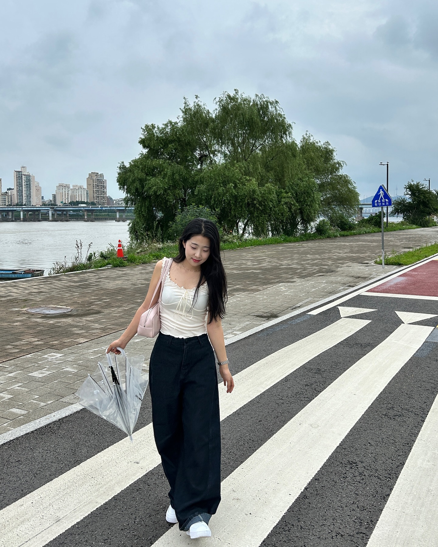 🤍
.
.
.
#좋아요 #좋아요반사 #좋반 #좋아요테러 #lfl #followforfollowback #fff #follow4like #likesforfollow #like #likeforlikeback #likeforlikes #likesforlike #photography #일상 #데일리 #소통 #맞팔 #선팔 #첫줄 #첫줄반사 #셀스타그램 #일상스타그램 #셀카 #ootd #얼스타그램 #instadaily #instagram