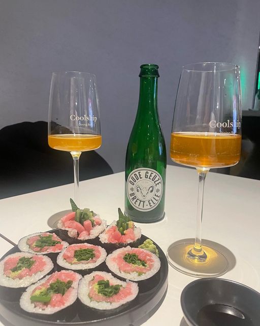 혜니 on Instagram: "#협찬 @coolship_diningbar 신사동 다이닝바 쿨쉽다이닝 다녀왔어요. 일단 입구에서부터 사장님의 남다른 디자인 감각이 느껴졌어요! 먼저 보이는 간판에 쿨쉽다이닝이 아주 예