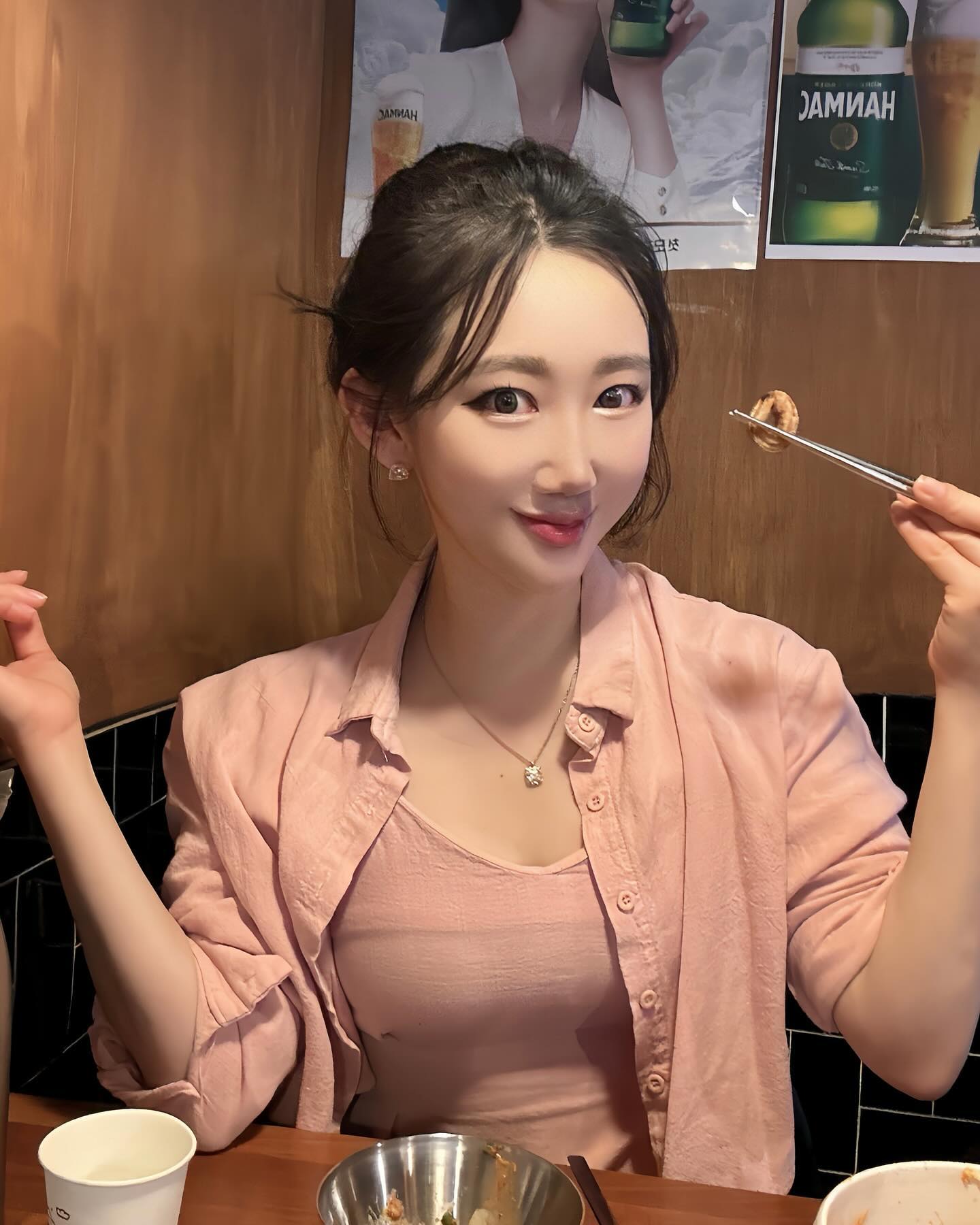 #협찬 
-

오랫만에 소은이랑 
막창이랑 껍데기 먹으러 논현 인생2막창에
다녀왔어요!

막창에 대해 엄격한 대구여자도 괜찮다고
맛있게 먹은 막창에다가
사실상 제 원픽은 껍데기!

양념이 적절하게 되어있고 
양도 진짜 푸짐해서 배 떵떵 거리면서 나온 맛집;)
막창 못먹는 사람들을 위해
껍데기랑 갈매기살까지 있는 센스!

위치도 논현역과 정말 가까워서
회식이나 모임장소로도 추천!

-

#인생2막창 #인생2막창논현점 #논현단체회식 #논현역맛집 #논현맛집추천 #논현동맛집추천 #논현역술집 #신논현회식장소 #신논현맛집추천 #논현대구숯불막창 #논현막창
